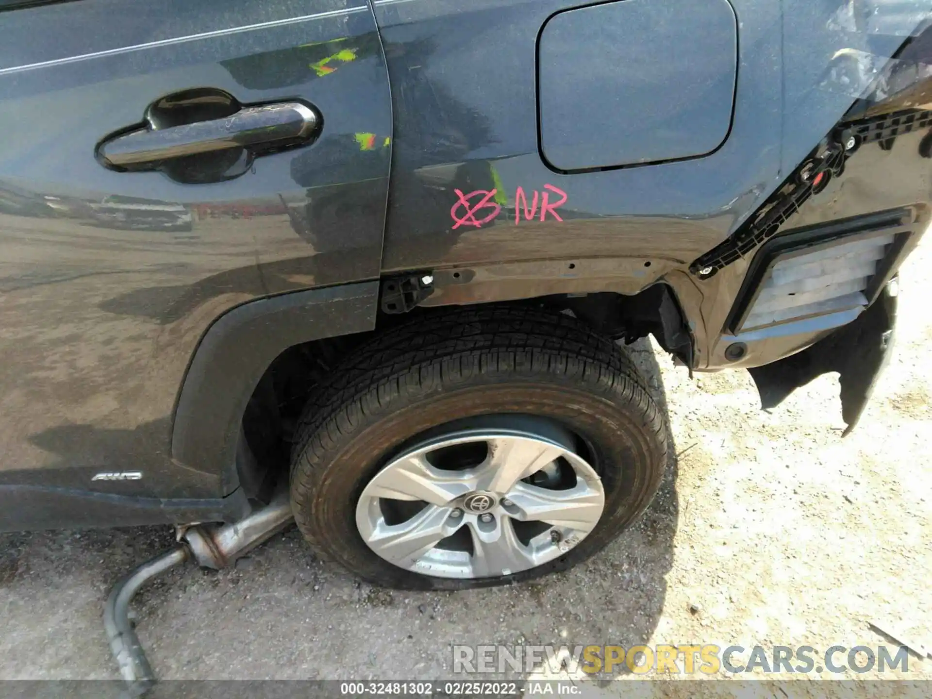 13 Photograph of a damaged car 4T3LWRFV0MU028949 TOYOTA RAV4 2021