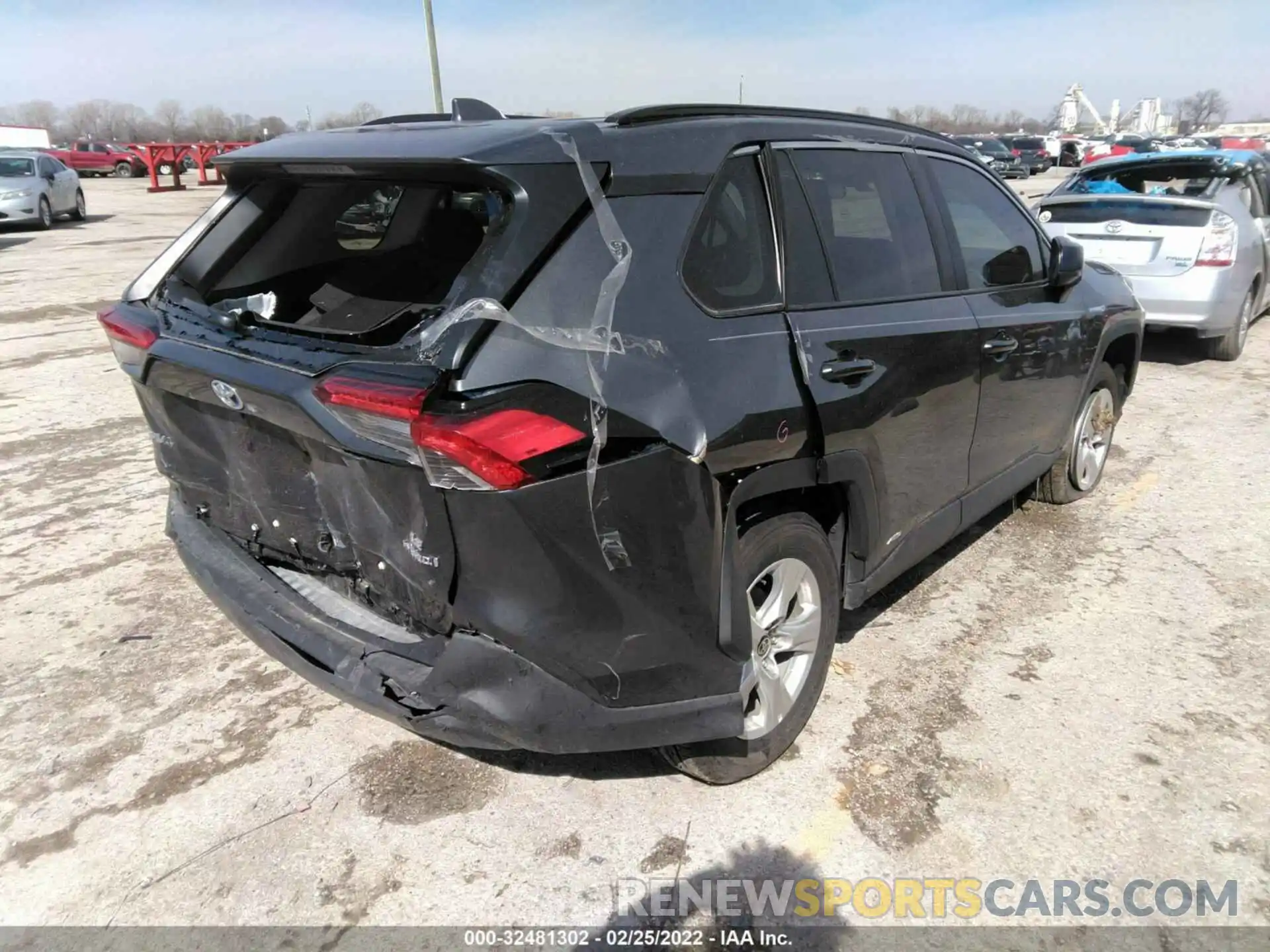 4 Photograph of a damaged car 4T3LWRFV0MU028949 TOYOTA RAV4 2021