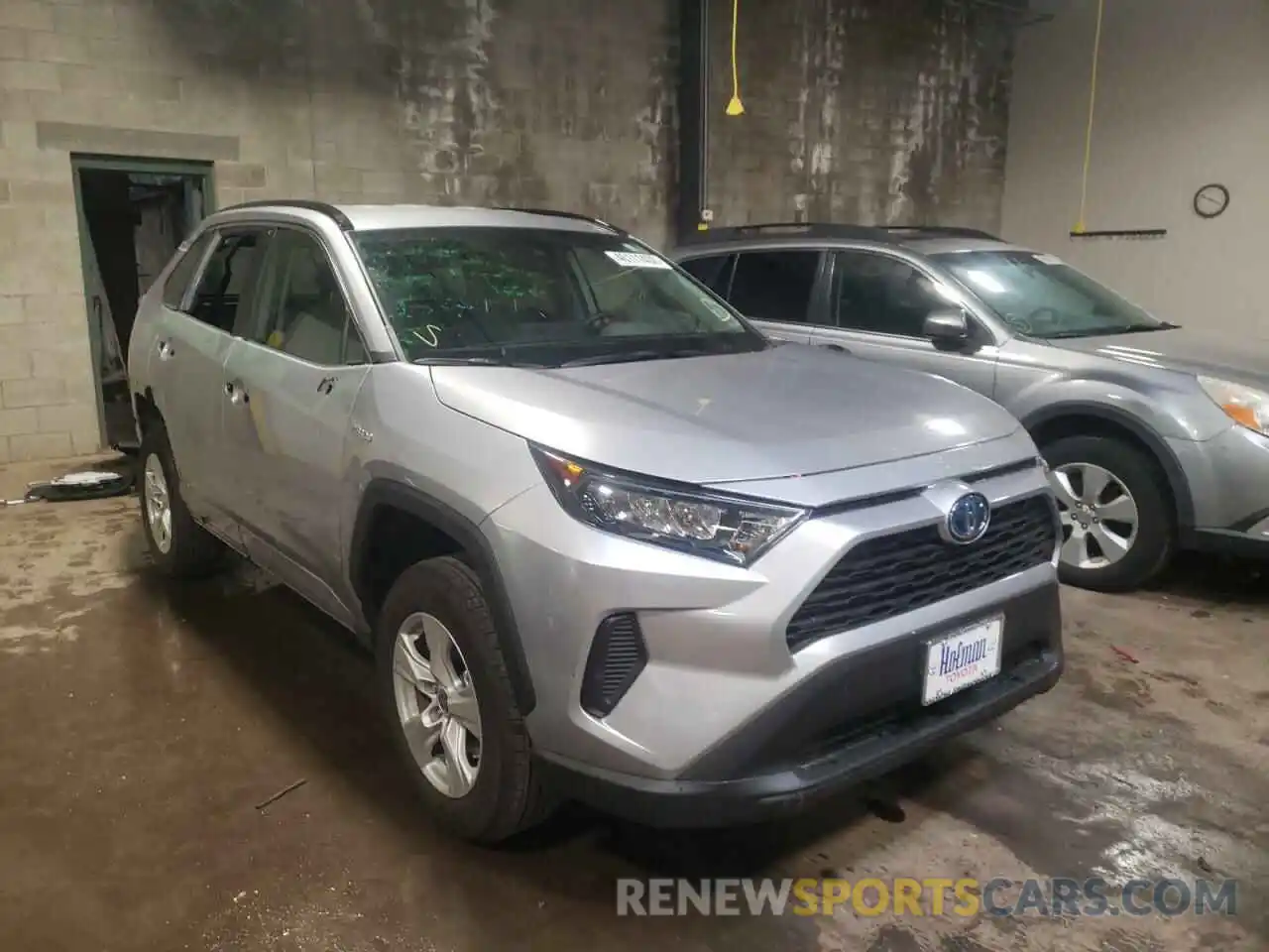 1 Photograph of a damaged car 4T3LWRFV2MU027043 TOYOTA RAV4 2021