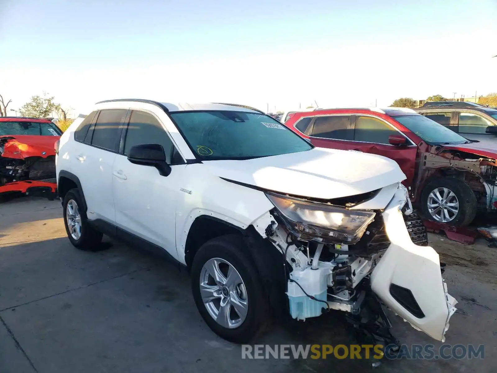 1 Photograph of a damaged car 4T3LWRFV9MU026522 TOYOTA RAV4 2021