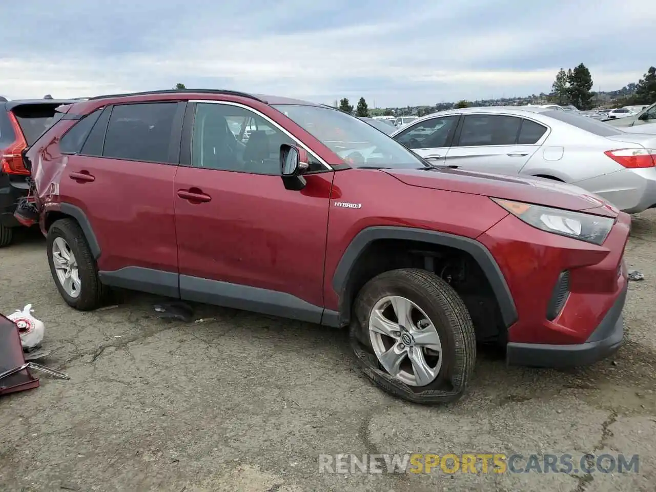 4 Photograph of a damaged car 4T3M6RFV6MU013635 TOYOTA RAV4 2021