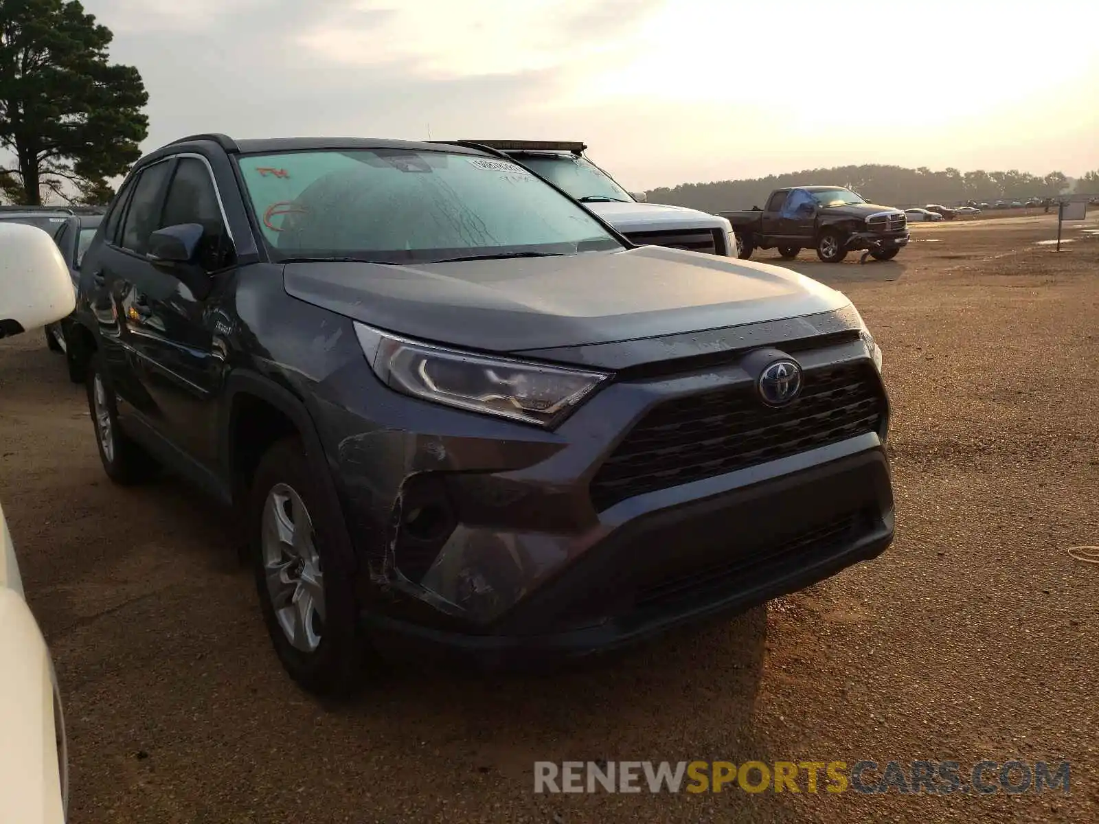 1 Photograph of a damaged car 4T3R6RFV0MU007156 TOYOTA RAV4 2021