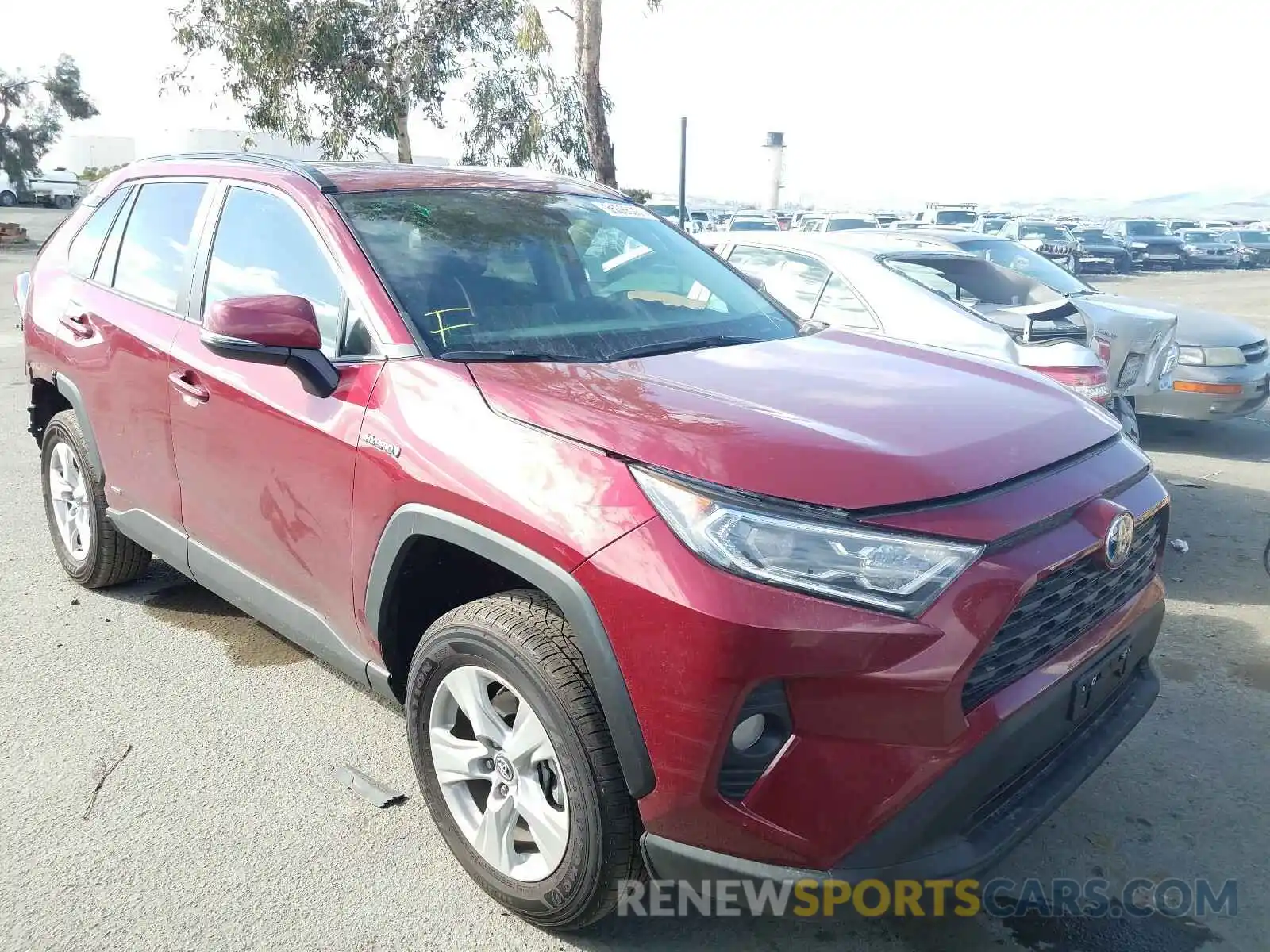 1 Photograph of a damaged car 4T3R6RFV0MU008405 TOYOTA RAV4 2021