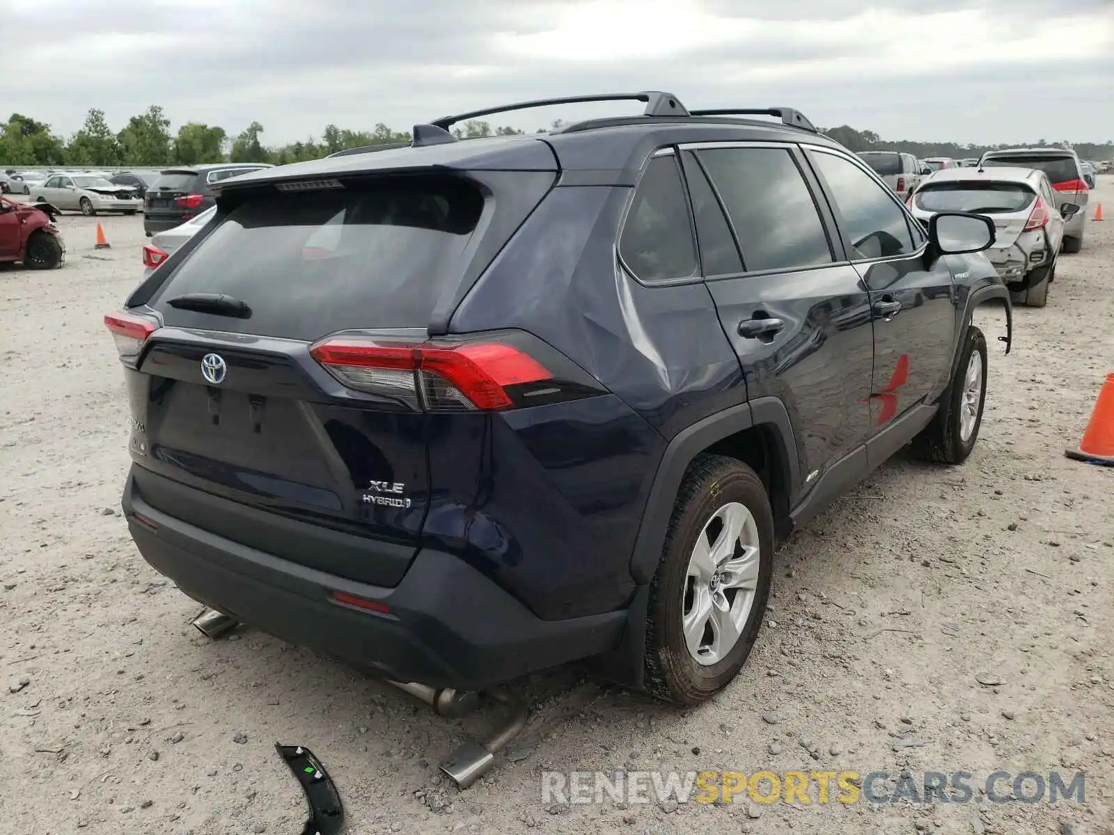 4 Photograph of a damaged car 4T3R6RFV0MU012633 TOYOTA RAV4 2021