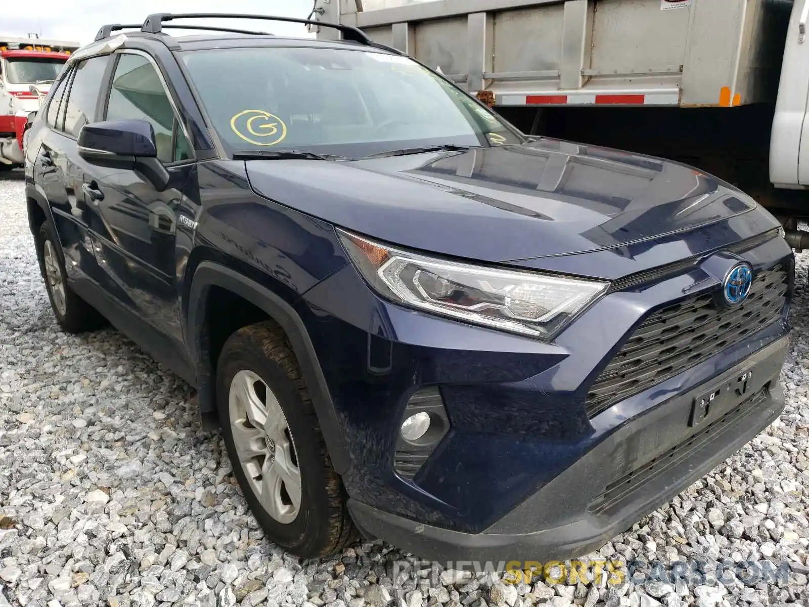 1 Photograph of a damaged car 4T3R6RFV0MU013071 TOYOTA RAV4 2021