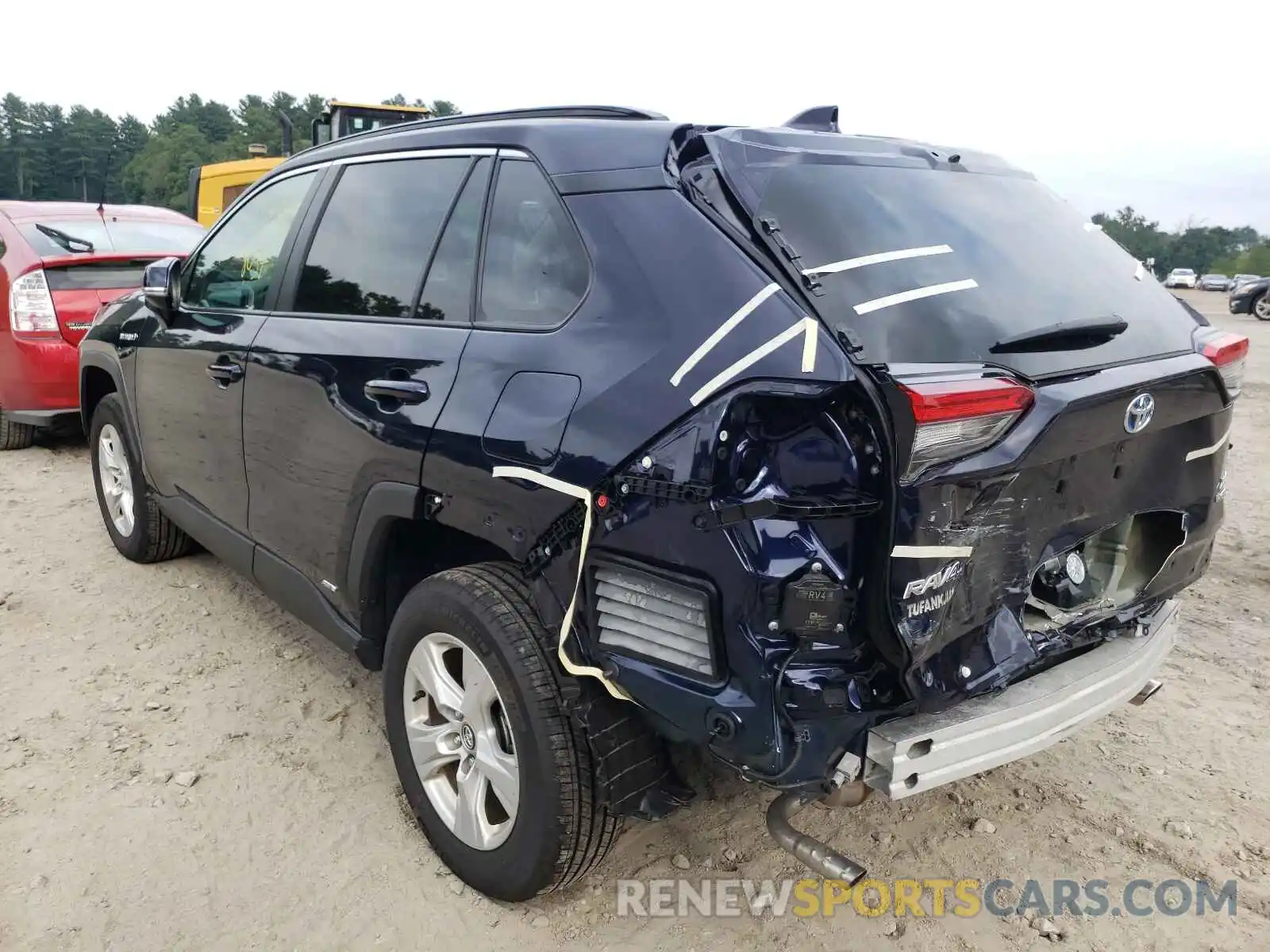 3 Photograph of a damaged car 4T3R6RFV0MU014009 TOYOTA RAV4 2021