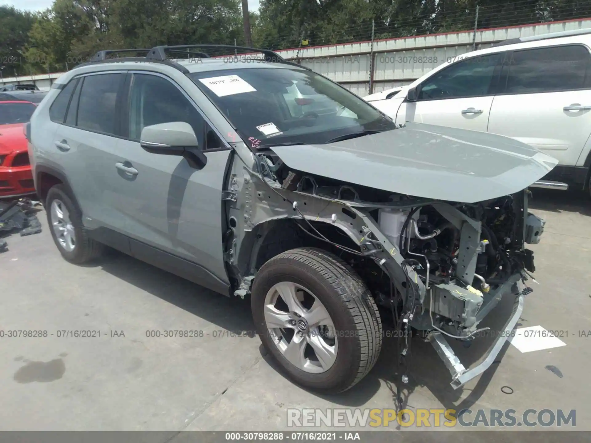 1 Photograph of a damaged car 4T3R6RFV0MU014561 TOYOTA RAV4 2021