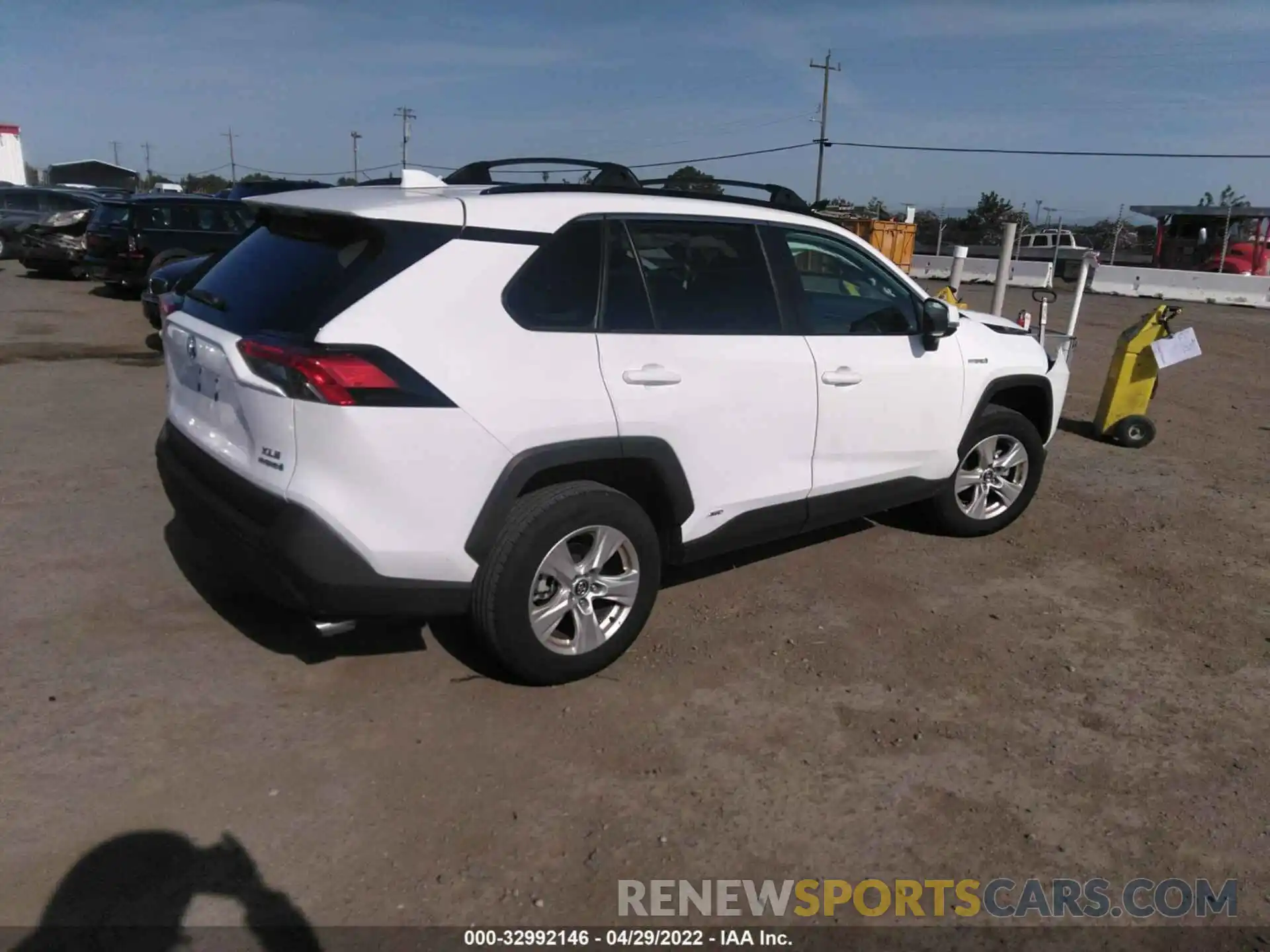 4 Photograph of a damaged car 4T3R6RFV0MU017217 TOYOTA RAV4 2021