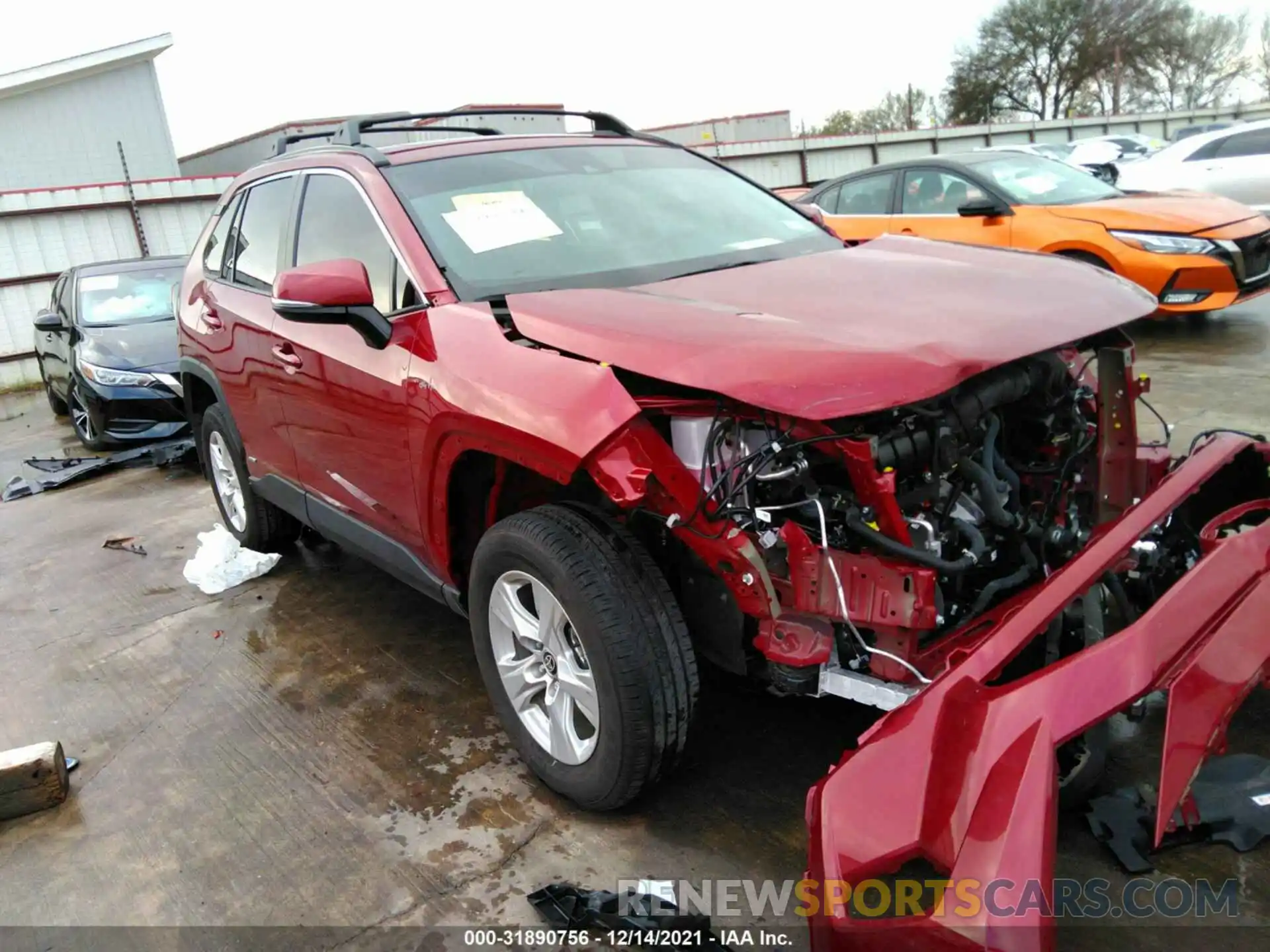 1 Photograph of a damaged car 4T3R6RFV0MU031313 TOYOTA RAV4 2021