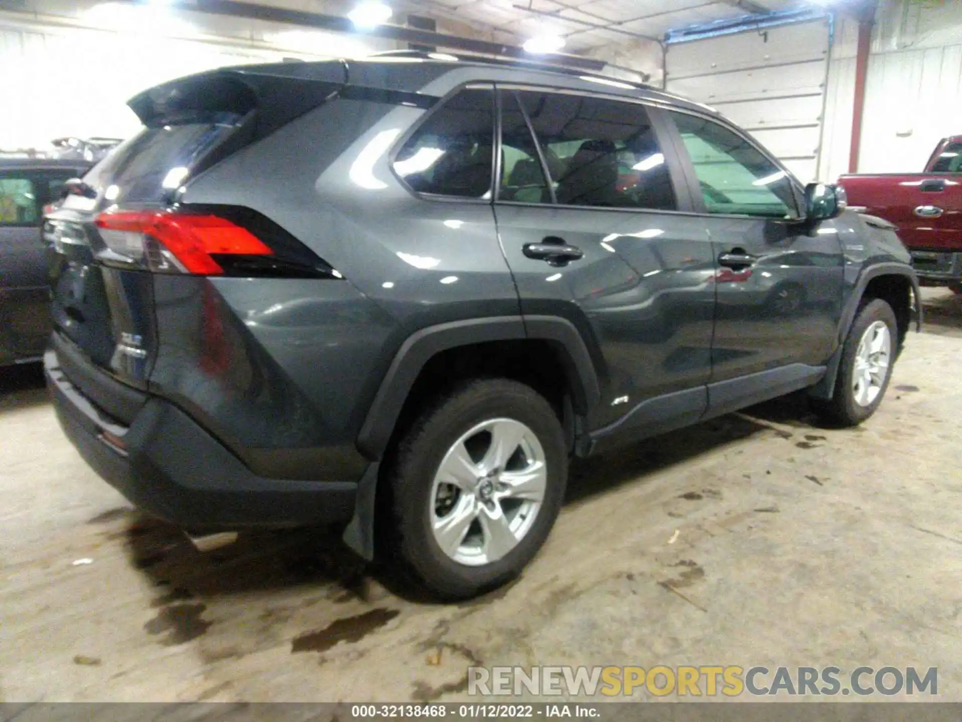 4 Photograph of a damaged car 4T3R6RFV1MU008185 TOYOTA RAV4 2021