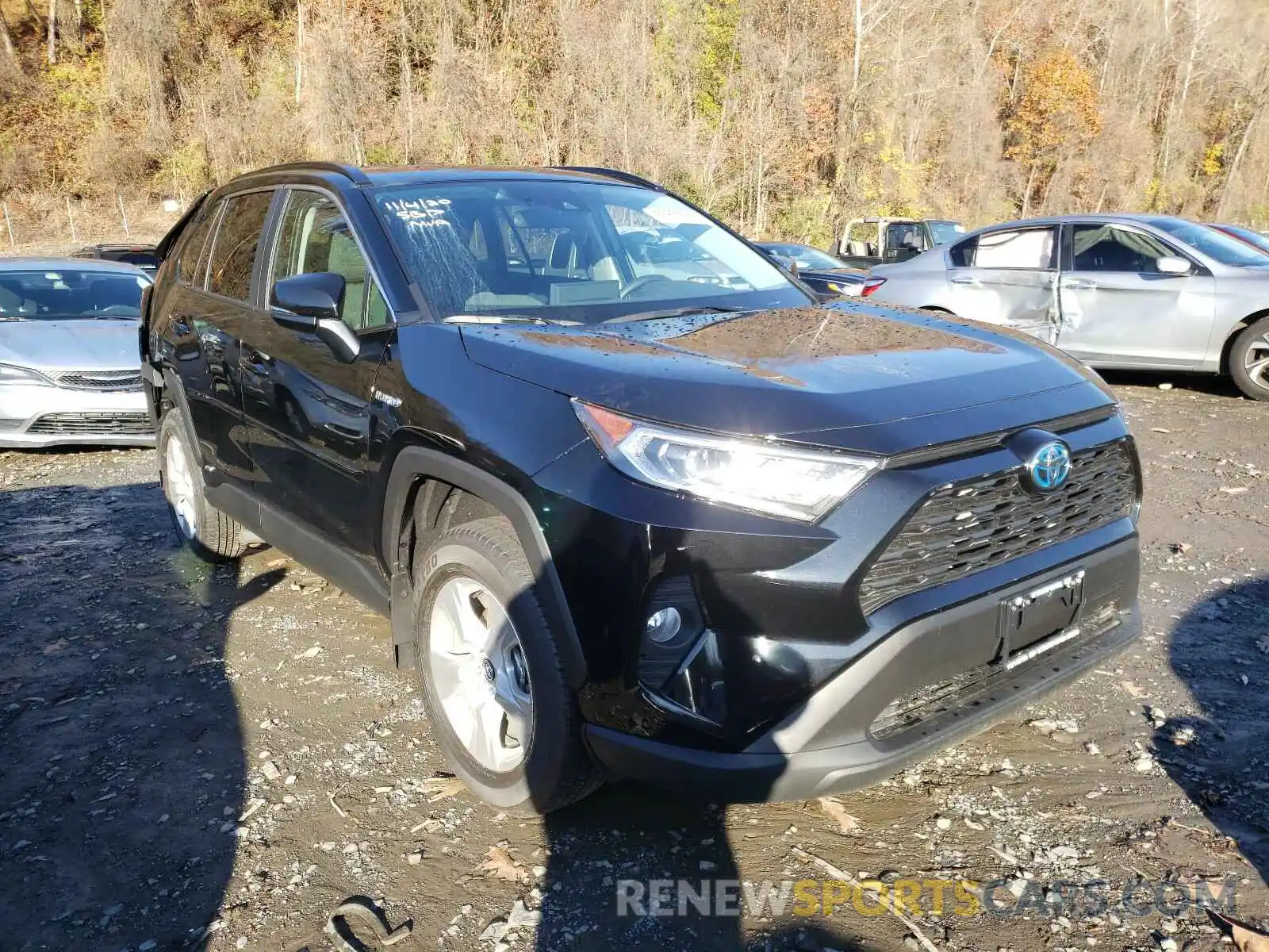 1 Photograph of a damaged car 4T3R6RFV1MU010406 TOYOTA RAV4 2021