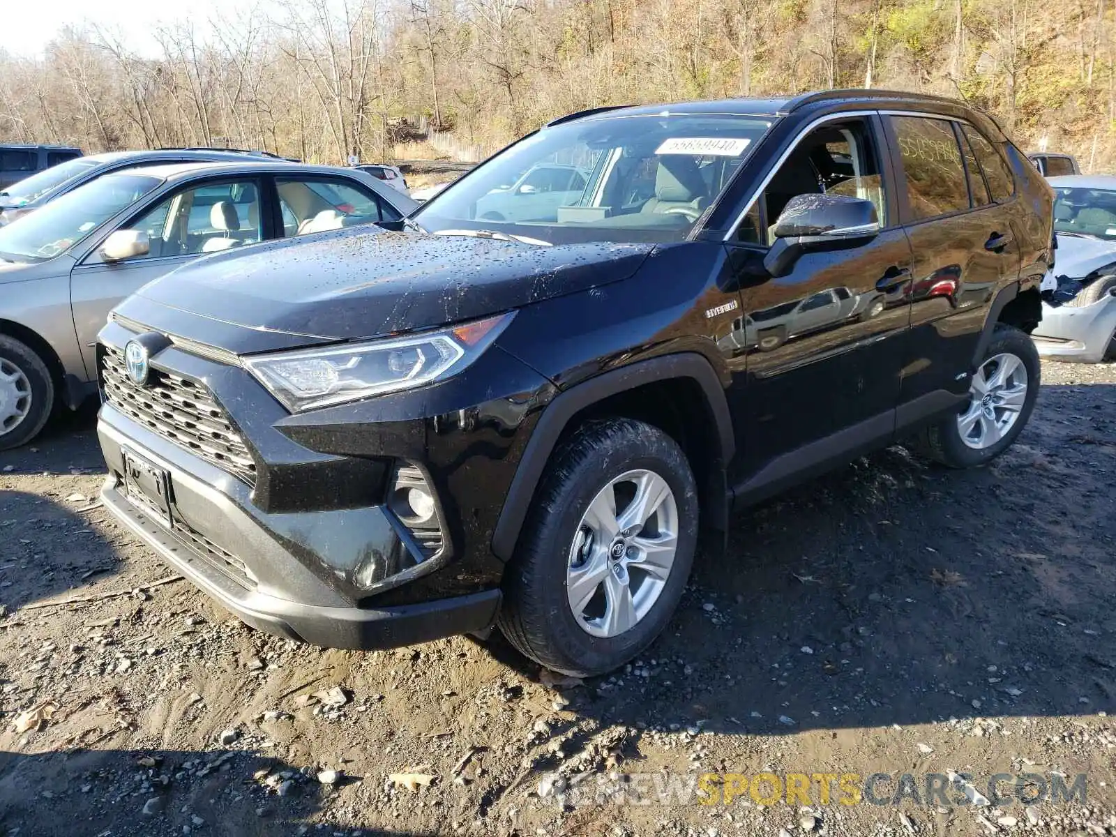 2 Photograph of a damaged car 4T3R6RFV1MU010406 TOYOTA RAV4 2021