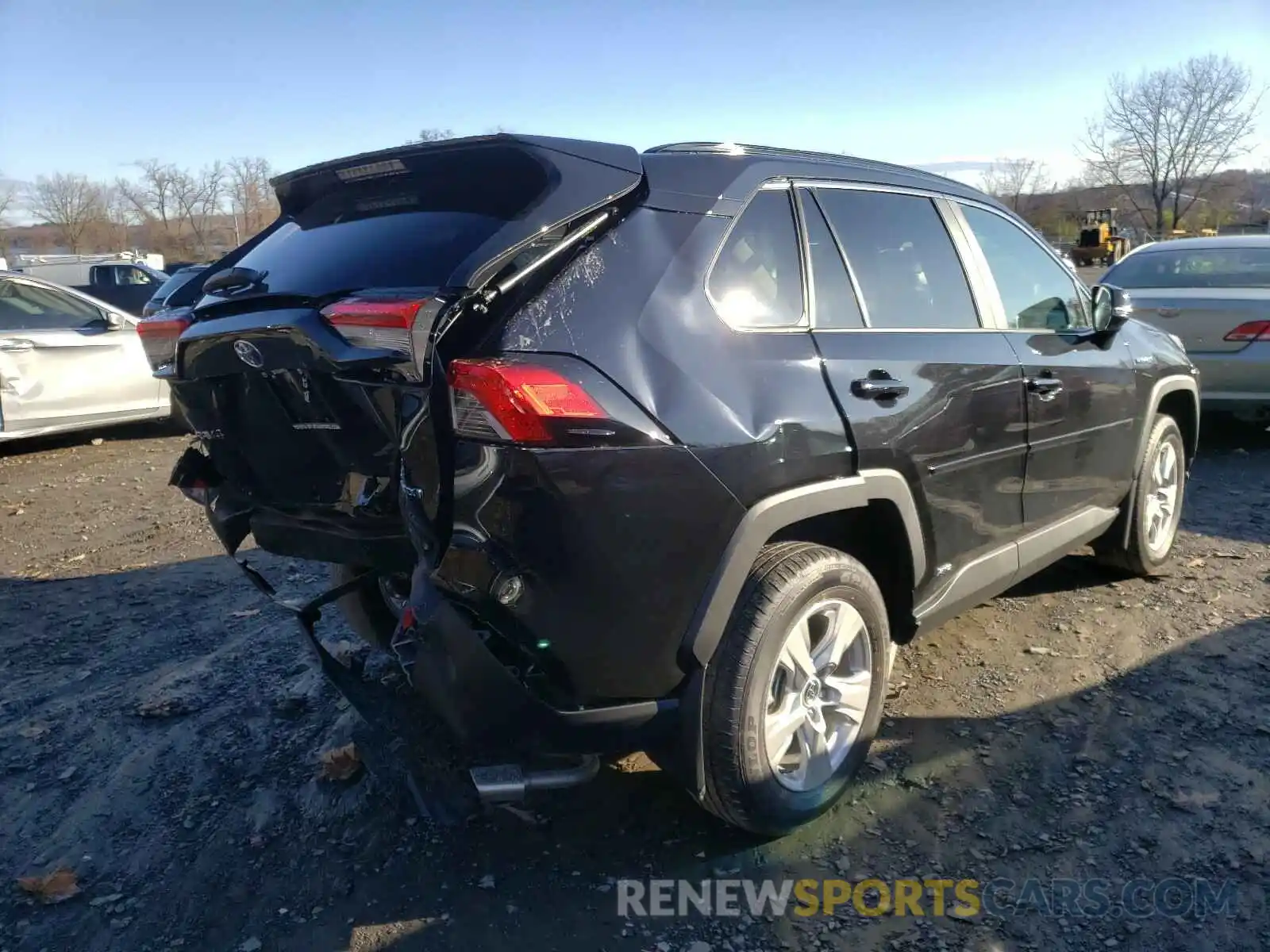 4 Photograph of a damaged car 4T3R6RFV1MU010406 TOYOTA RAV4 2021