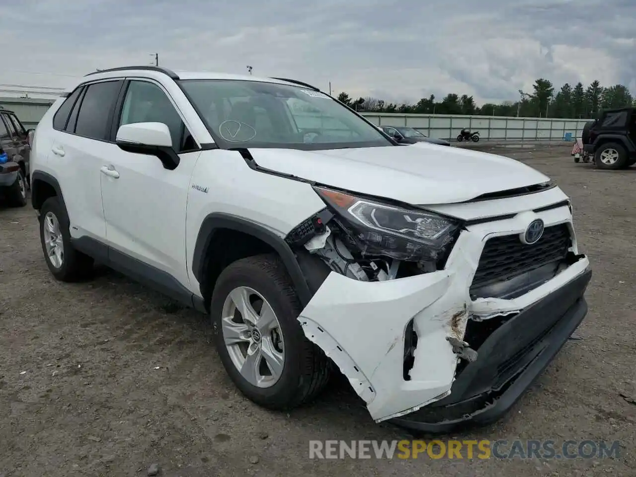 1 Photograph of a damaged car 4T3R6RFV1MU012205 TOYOTA RAV4 2021