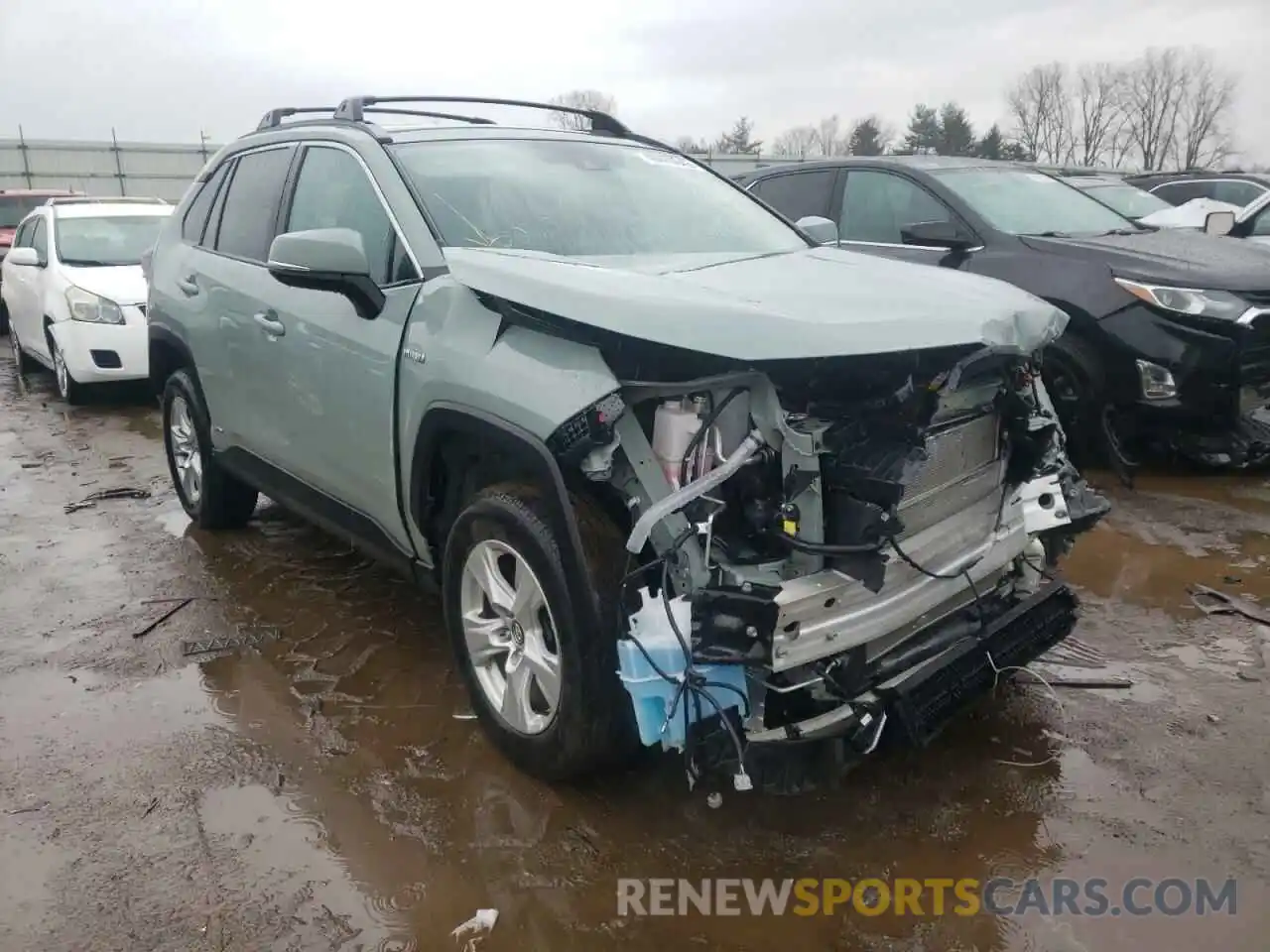 1 Photograph of a damaged car 4T3R6RFV1MU013743 TOYOTA RAV4 2021