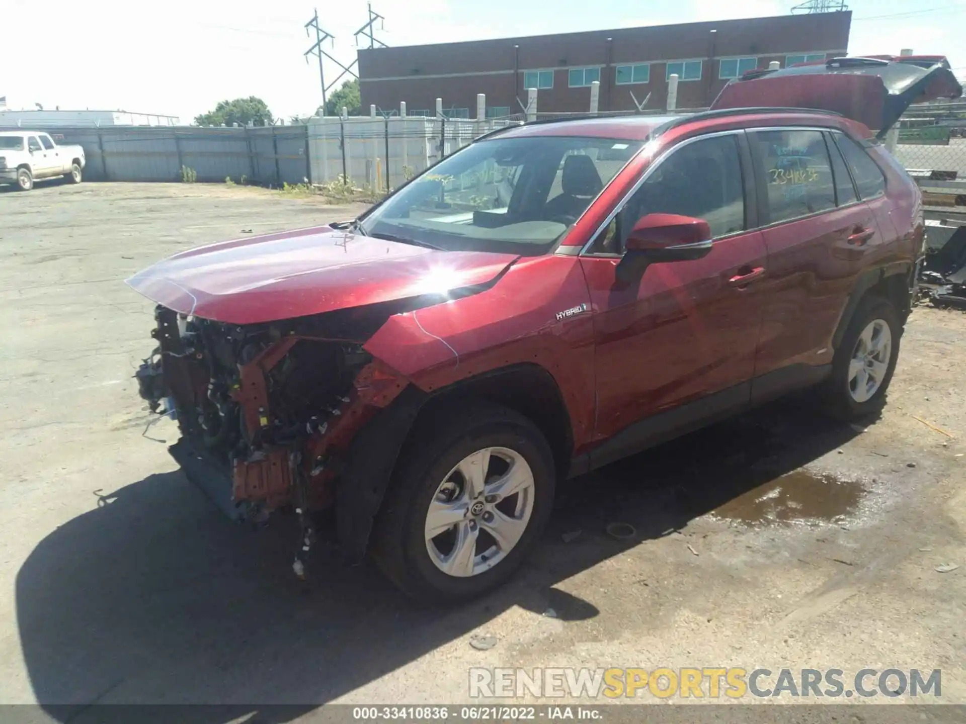 2 Photograph of a damaged car 4T3R6RFV1MU013936 TOYOTA RAV4 2021