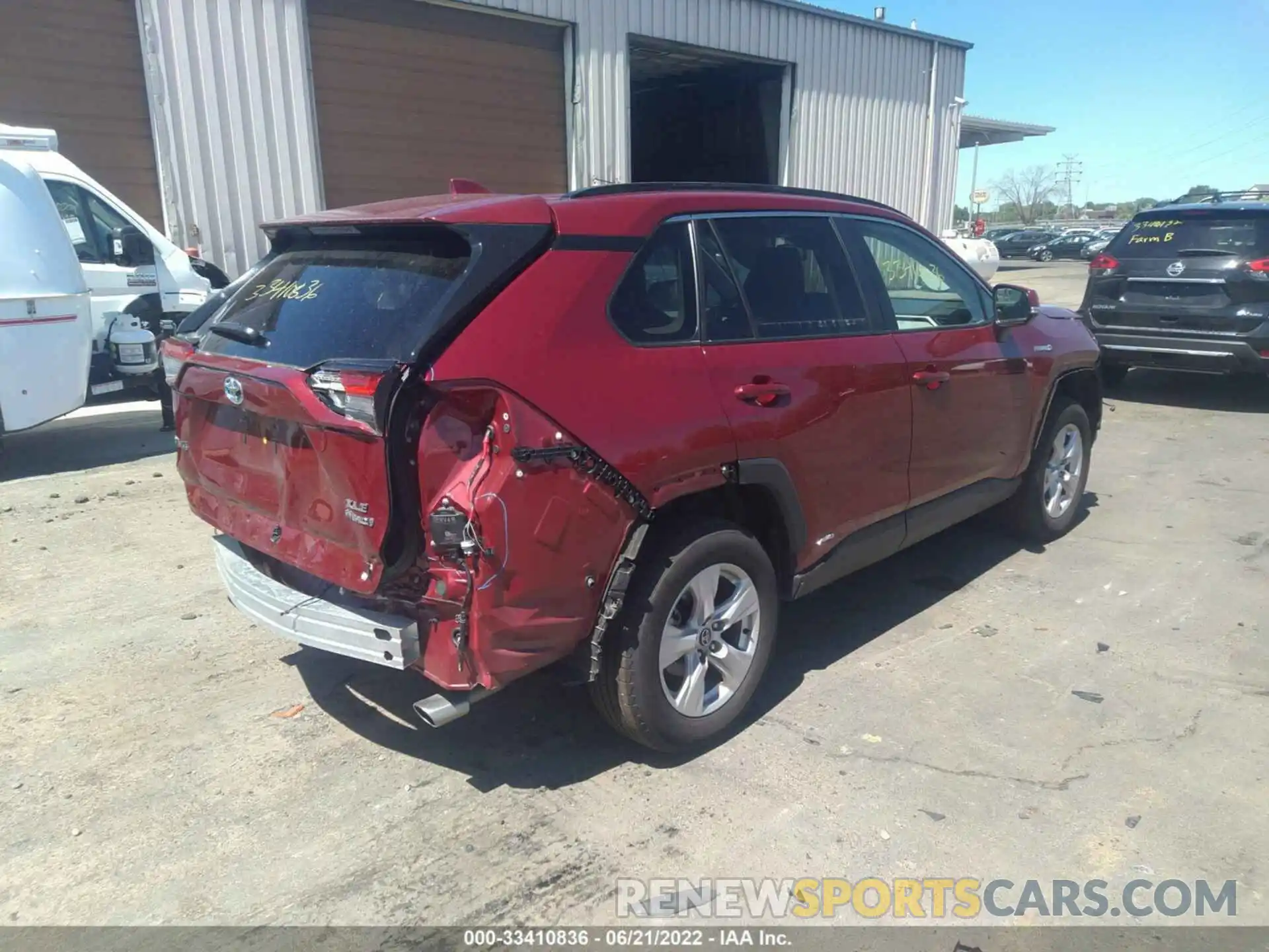 4 Photograph of a damaged car 4T3R6RFV1MU013936 TOYOTA RAV4 2021