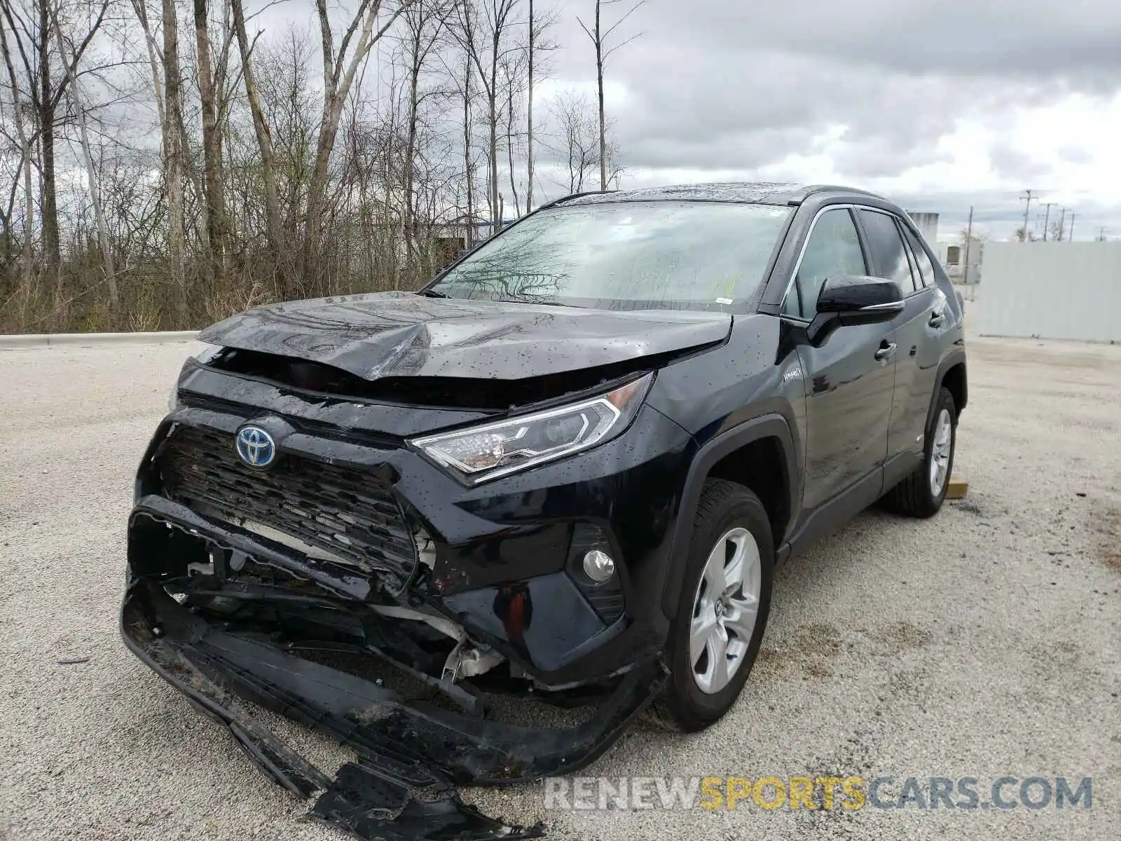 2 Photograph of a damaged car 4T3R6RFV1MU016013 TOYOTA RAV4 2021