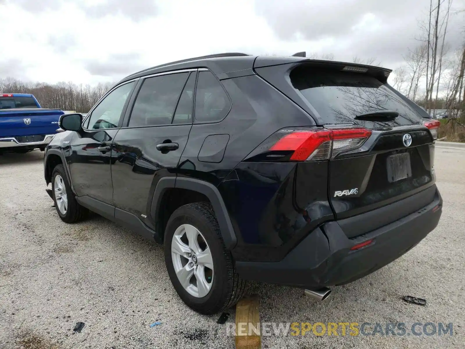 3 Photograph of a damaged car 4T3R6RFV1MU016013 TOYOTA RAV4 2021