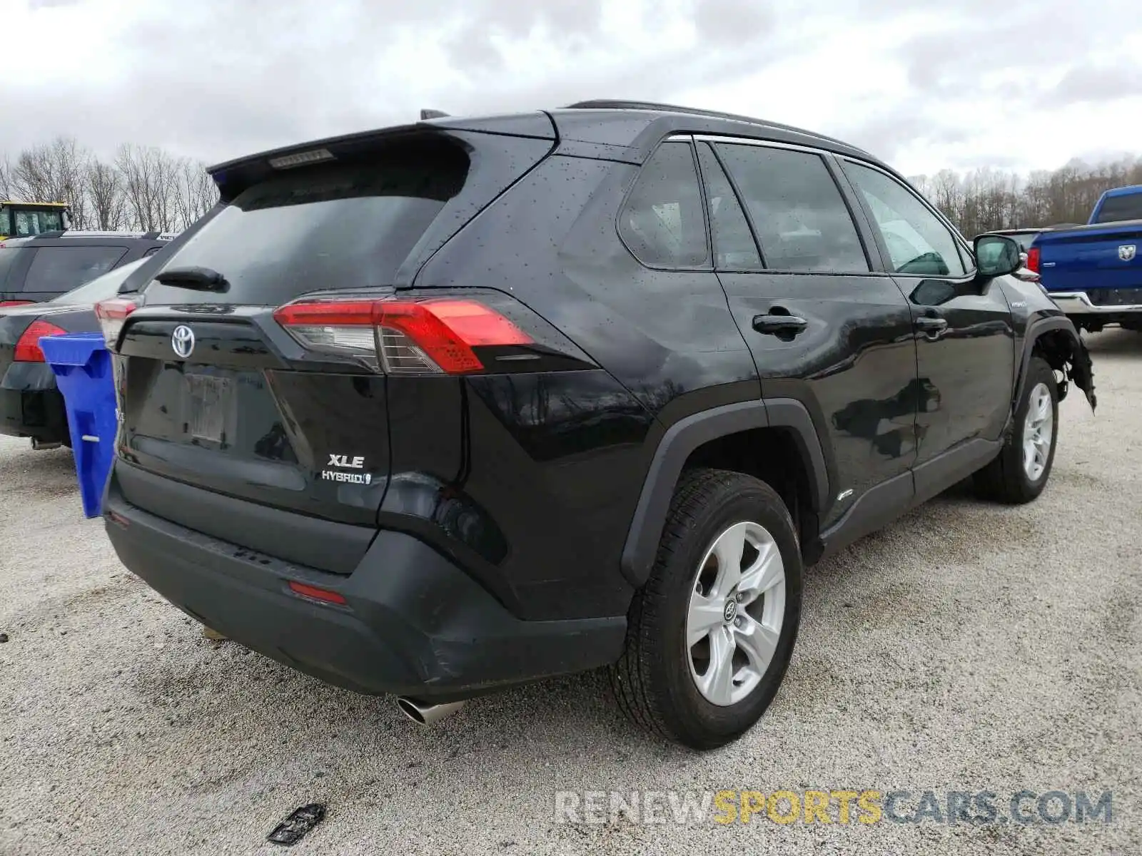 4 Photograph of a damaged car 4T3R6RFV1MU016013 TOYOTA RAV4 2021