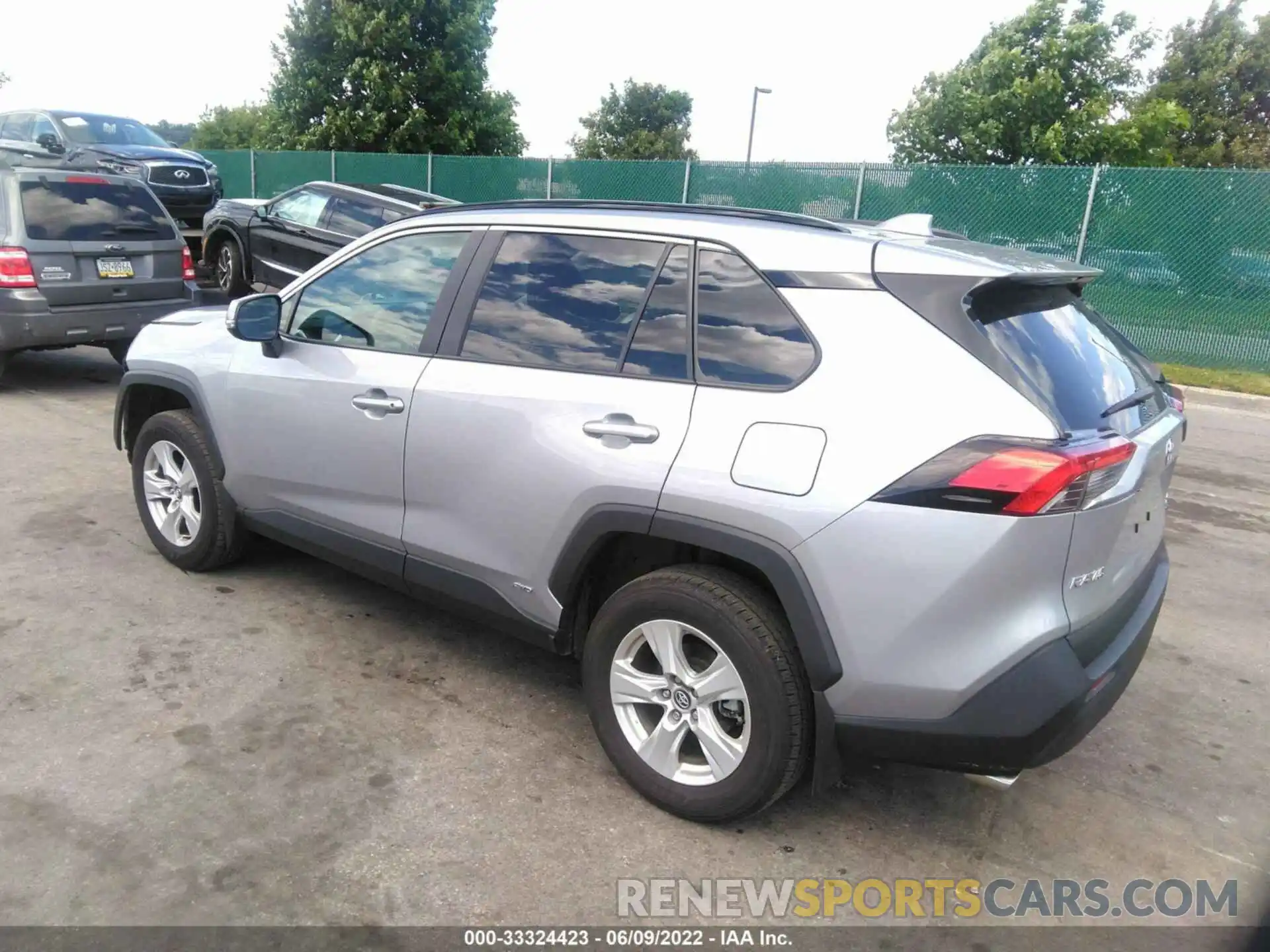 3 Photograph of a damaged car 4T3R6RFV1MU024712 TOYOTA RAV4 2021