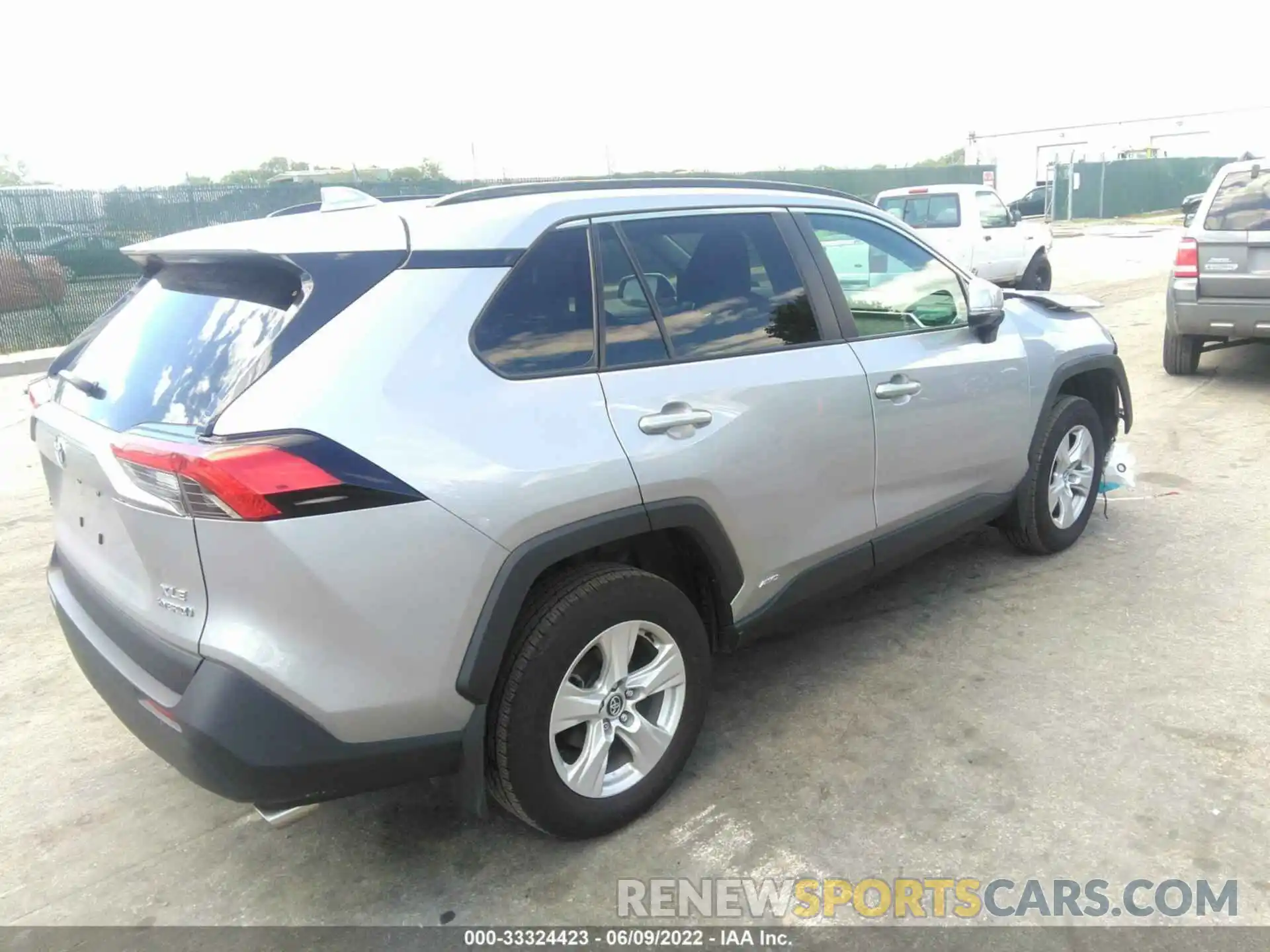 4 Photograph of a damaged car 4T3R6RFV1MU024712 TOYOTA RAV4 2021