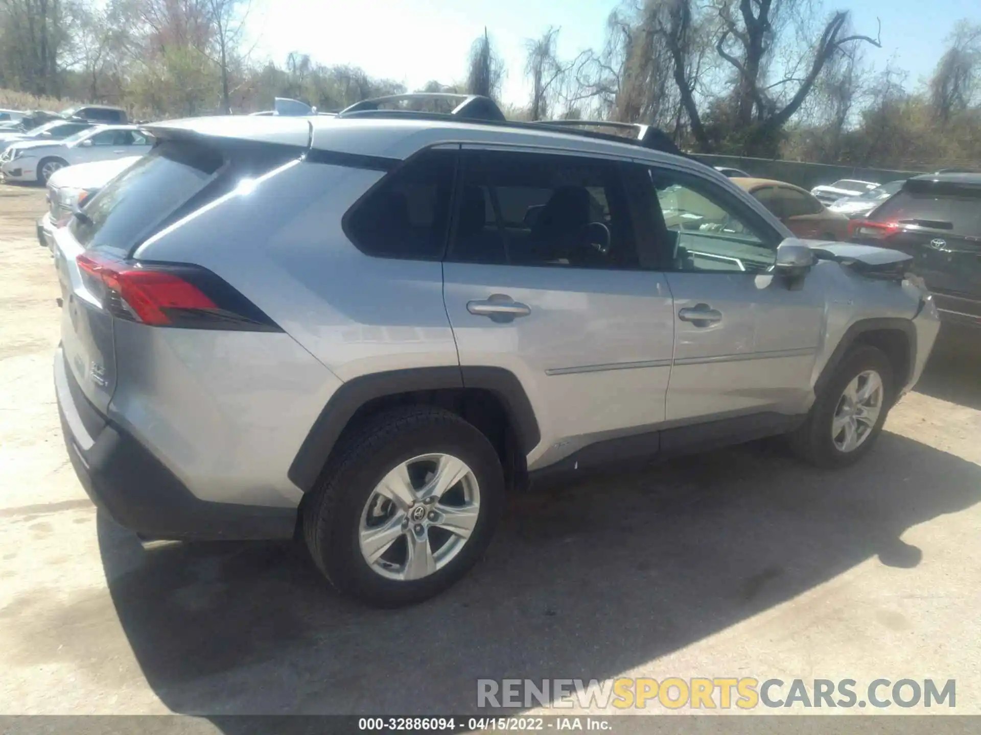 4 Photograph of a damaged car 4T3R6RFV1MU029120 TOYOTA RAV4 2021