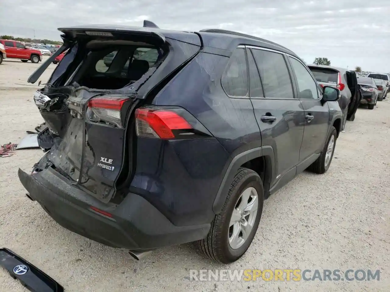 4 Photograph of a damaged car 4T3R6RFV1MU030249 TOYOTA RAV4 2021