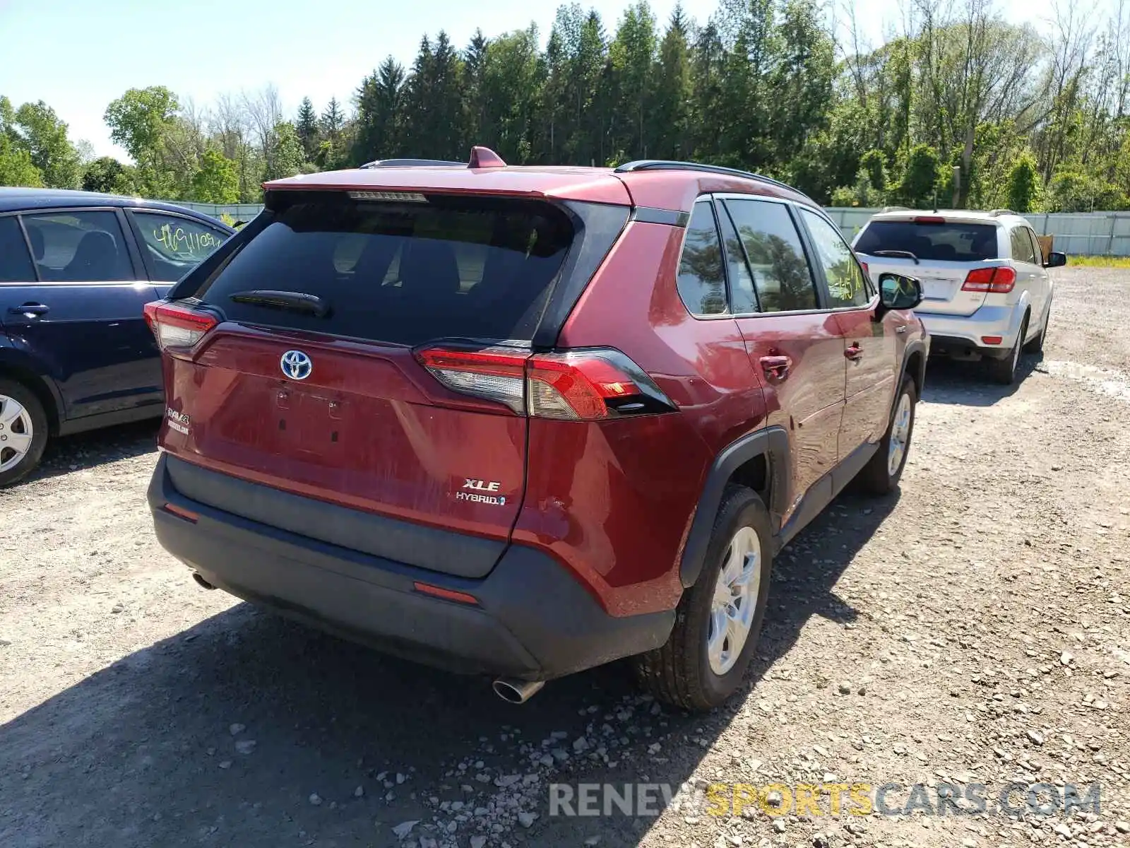 4 Photograph of a damaged car 4T3R6RFV2MU008969 TOYOTA RAV4 2021