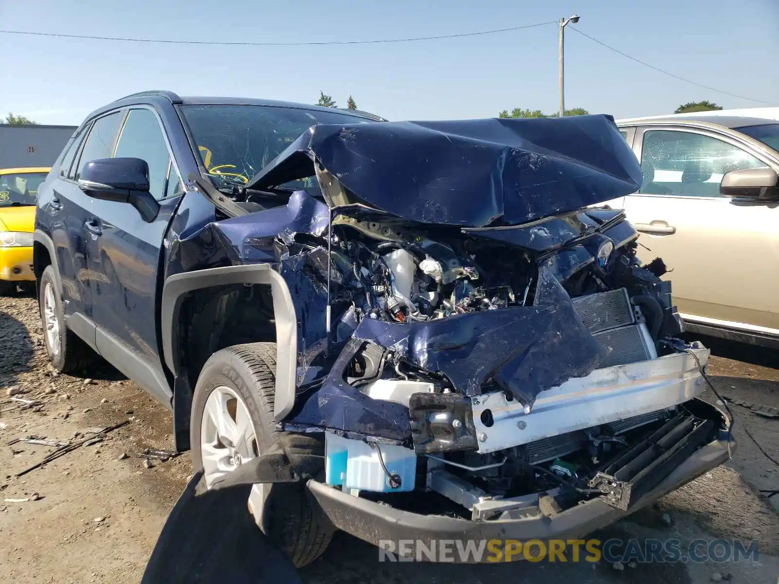 1 Photograph of a damaged car 4T3R6RFV2MU010270 TOYOTA RAV4 2021