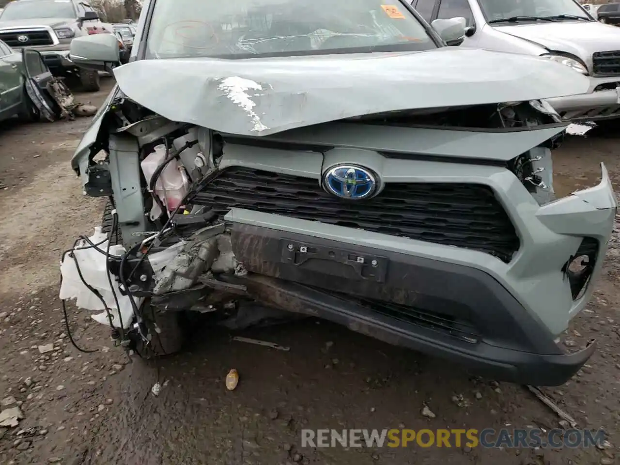 9 Photograph of a damaged car 4T3R6RFV2MU014769 TOYOTA RAV4 2021