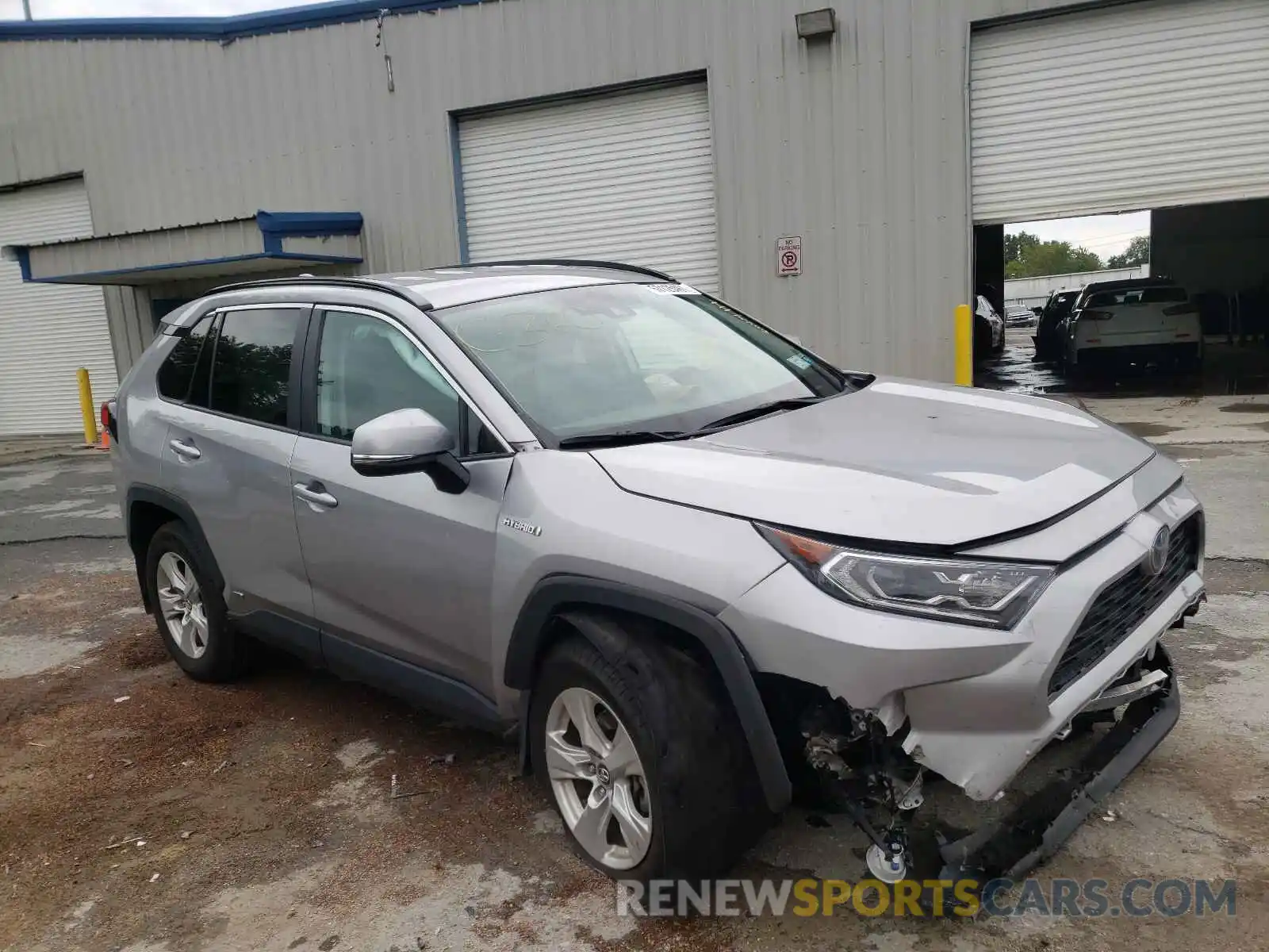 1 Photograph of a damaged car 4T3R6RFV2MU018322 TOYOTA RAV4 2021