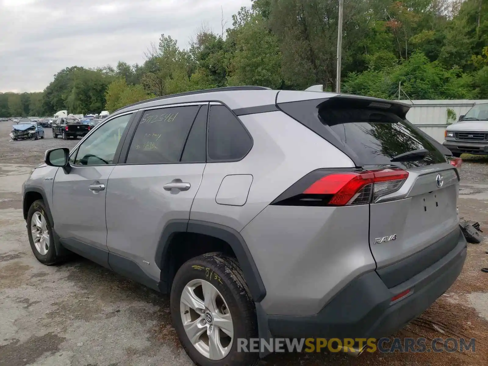 3 Photograph of a damaged car 4T3R6RFV2MU018322 TOYOTA RAV4 2021