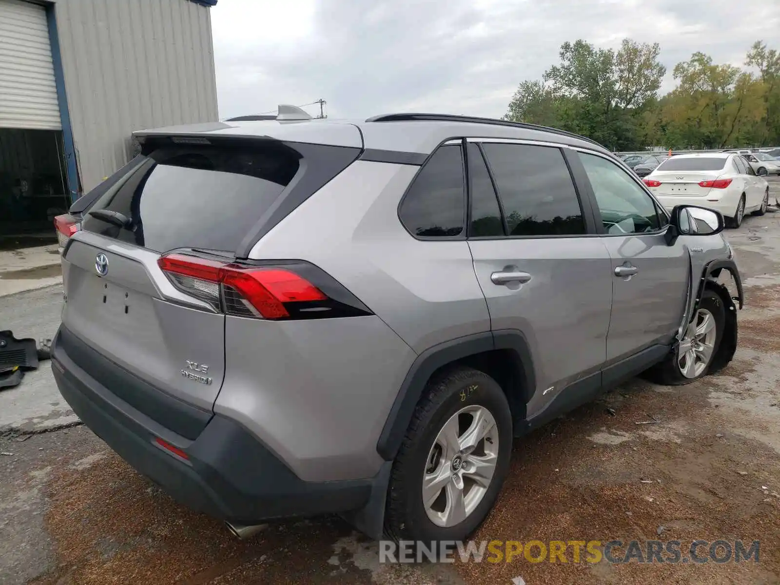 4 Photograph of a damaged car 4T3R6RFV2MU018322 TOYOTA RAV4 2021