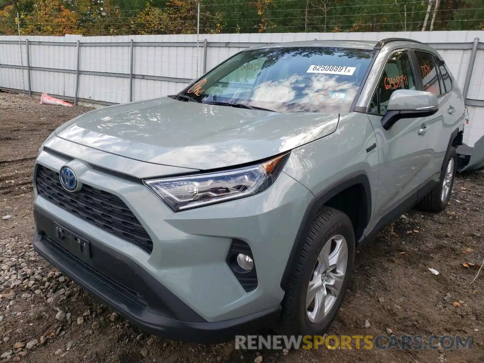 2 Photograph of a damaged car 4T3R6RFV2MU021253 TOYOTA RAV4 2021