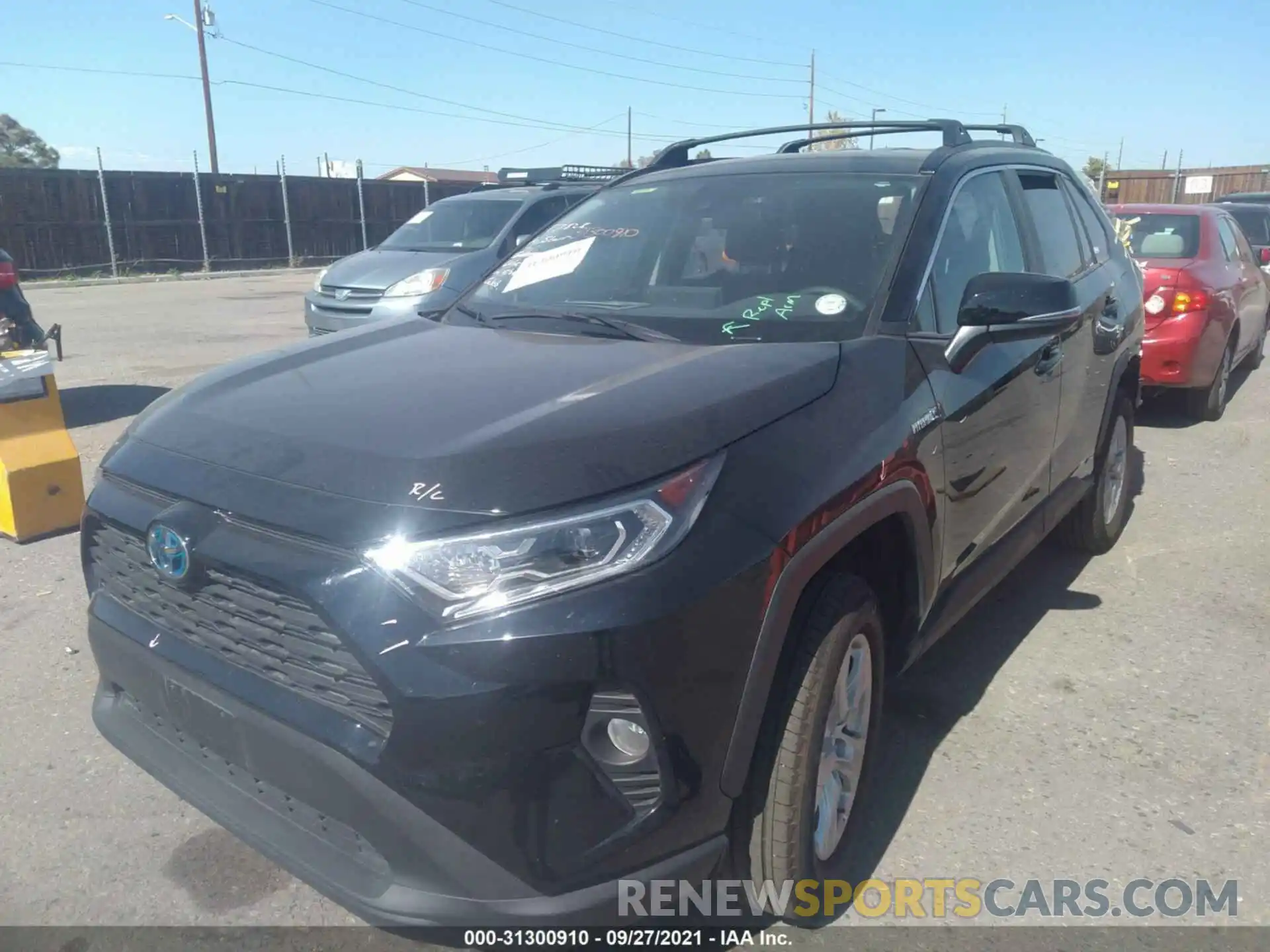 2 Photograph of a damaged car 4T3R6RFV2MU026033 TOYOTA RAV4 2021