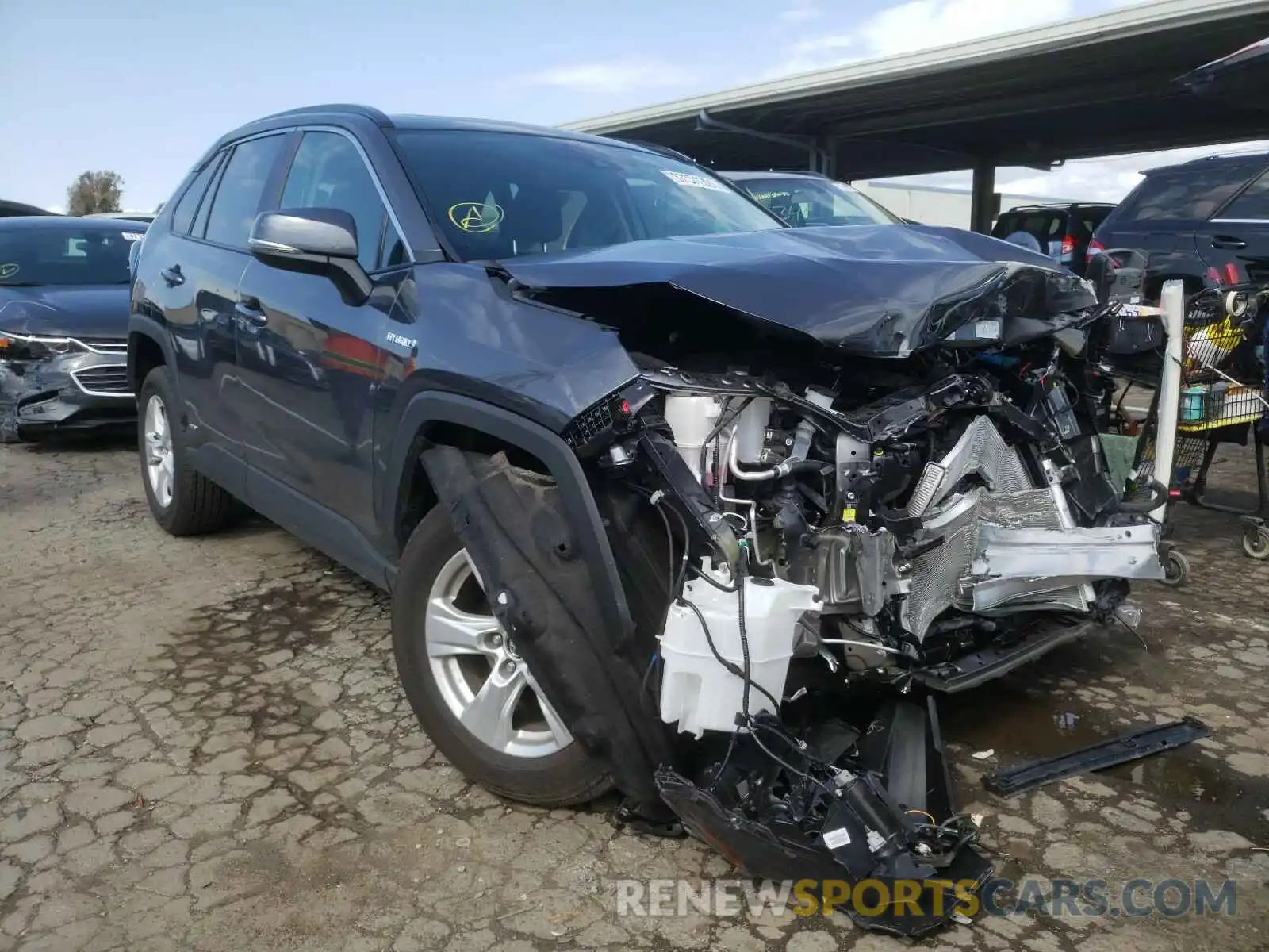 1 Photograph of a damaged car 4T3R6RFV3MU008401 TOYOTA RAV4 2021