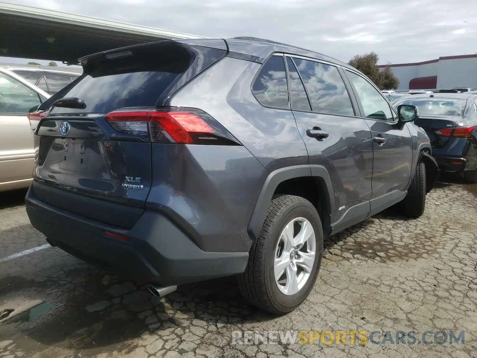 4 Photograph of a damaged car 4T3R6RFV3MU008401 TOYOTA RAV4 2021