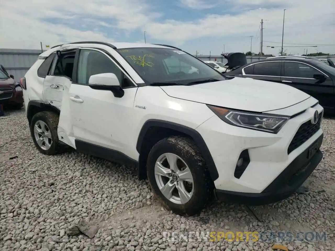 1 Photograph of a damaged car 4T3R6RFV3MU016370 TOYOTA RAV4 2021