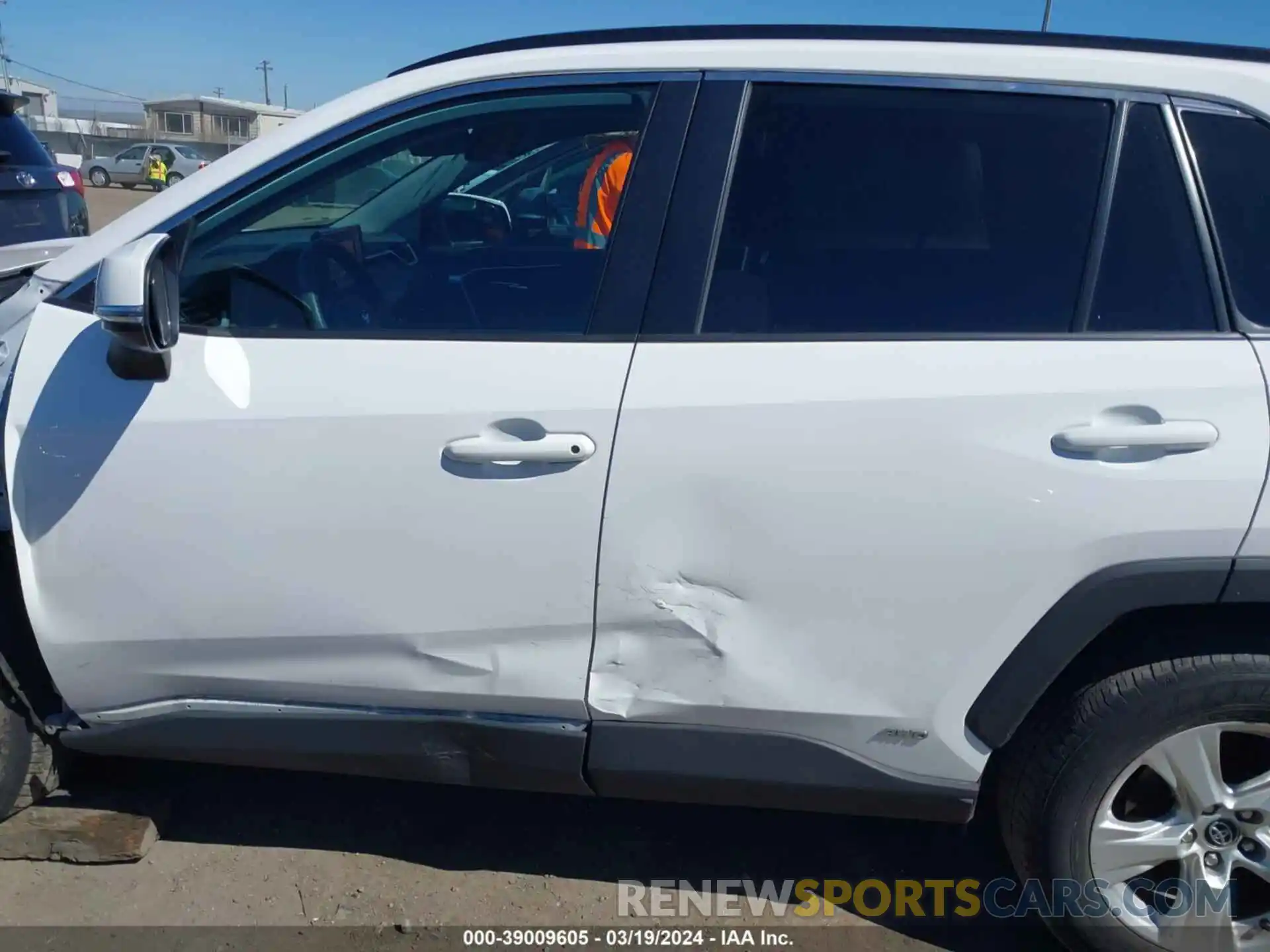 15 Photograph of a damaged car 4T3R6RFV3MU022105 TOYOTA RAV4 2021