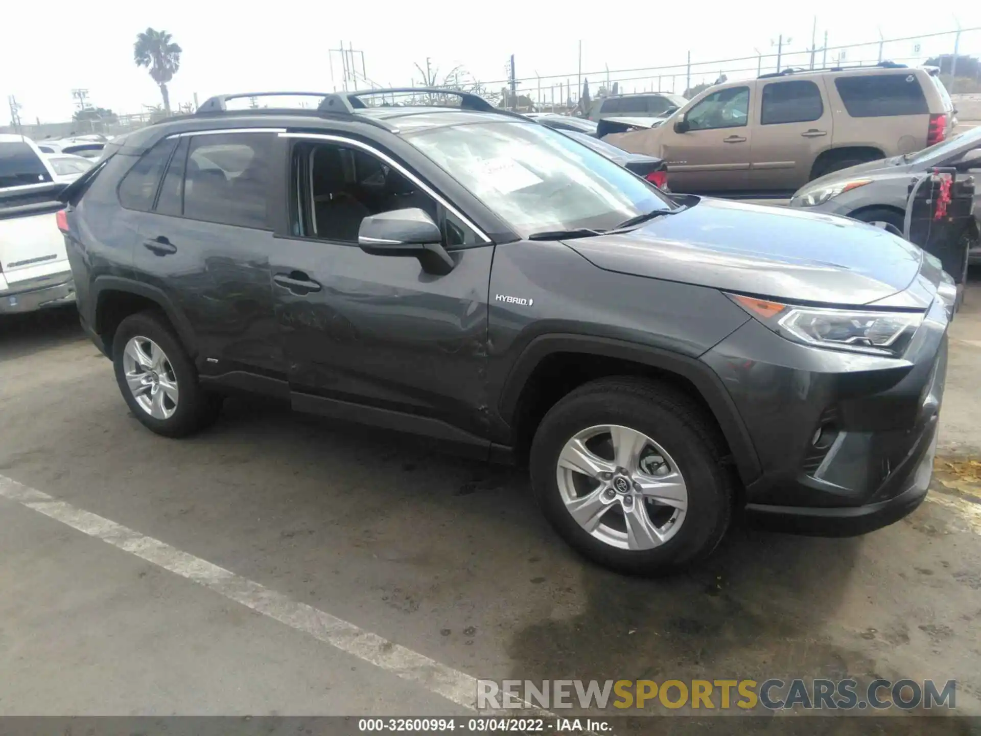 1 Photograph of a damaged car 4T3R6RFV3MU031094 TOYOTA RAV4 2021