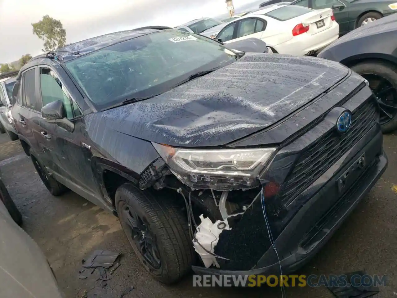 4 Photograph of a damaged car 4T3R6RFV4MU009587 TOYOTA RAV4 2021