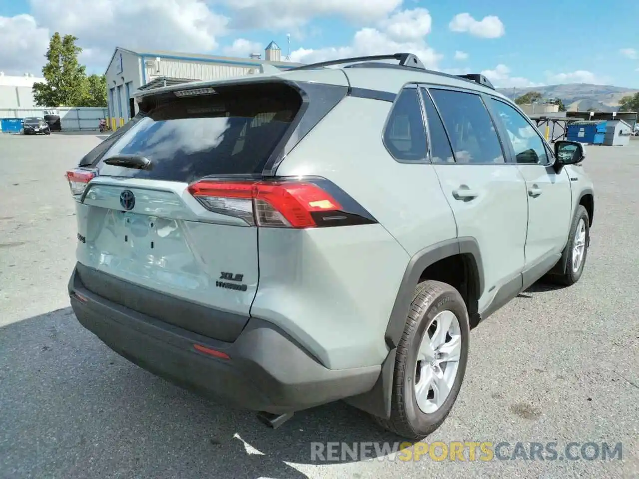 4 Photograph of a damaged car 4T3R6RFV4MU017057 TOYOTA RAV4 2021