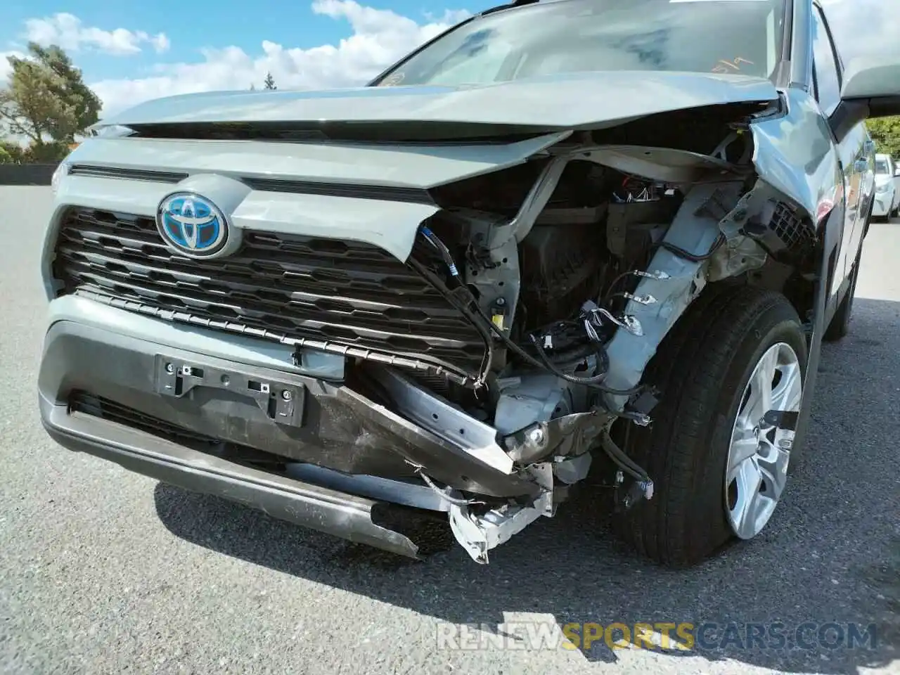 9 Photograph of a damaged car 4T3R6RFV4MU017057 TOYOTA RAV4 2021