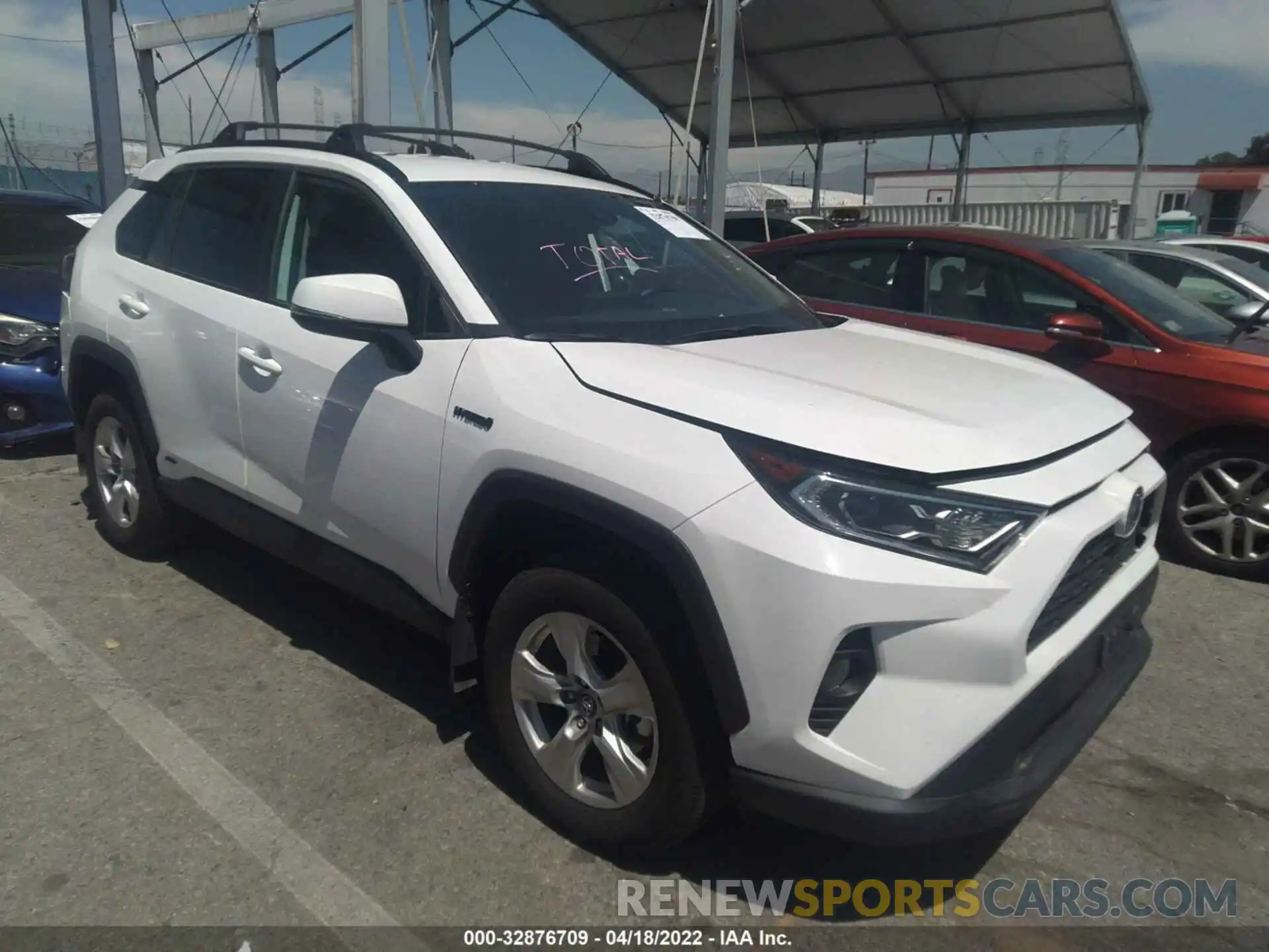 1 Photograph of a damaged car 4T3R6RFV5MU006262 TOYOTA RAV4 2021