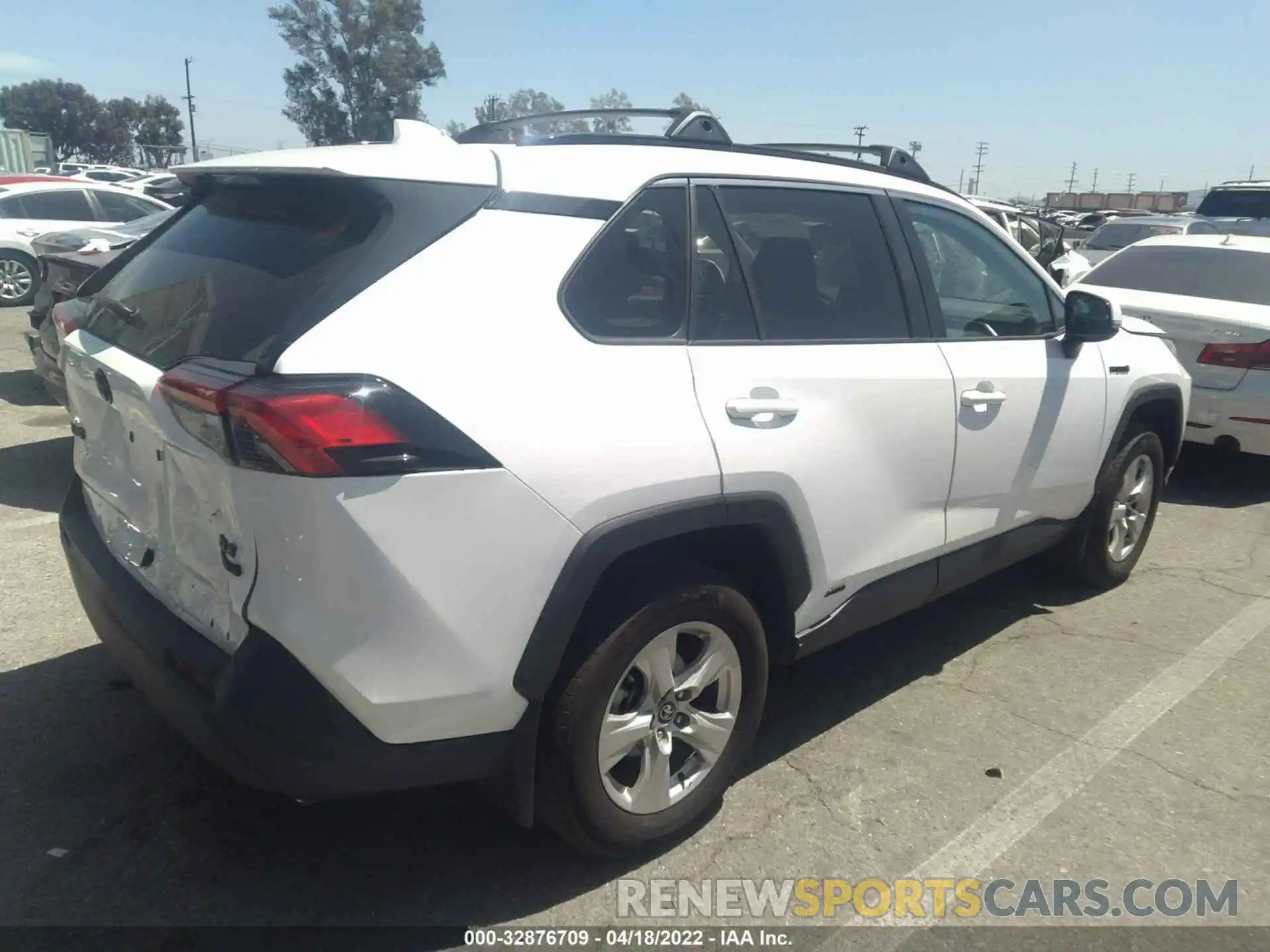 4 Photograph of a damaged car 4T3R6RFV5MU006262 TOYOTA RAV4 2021