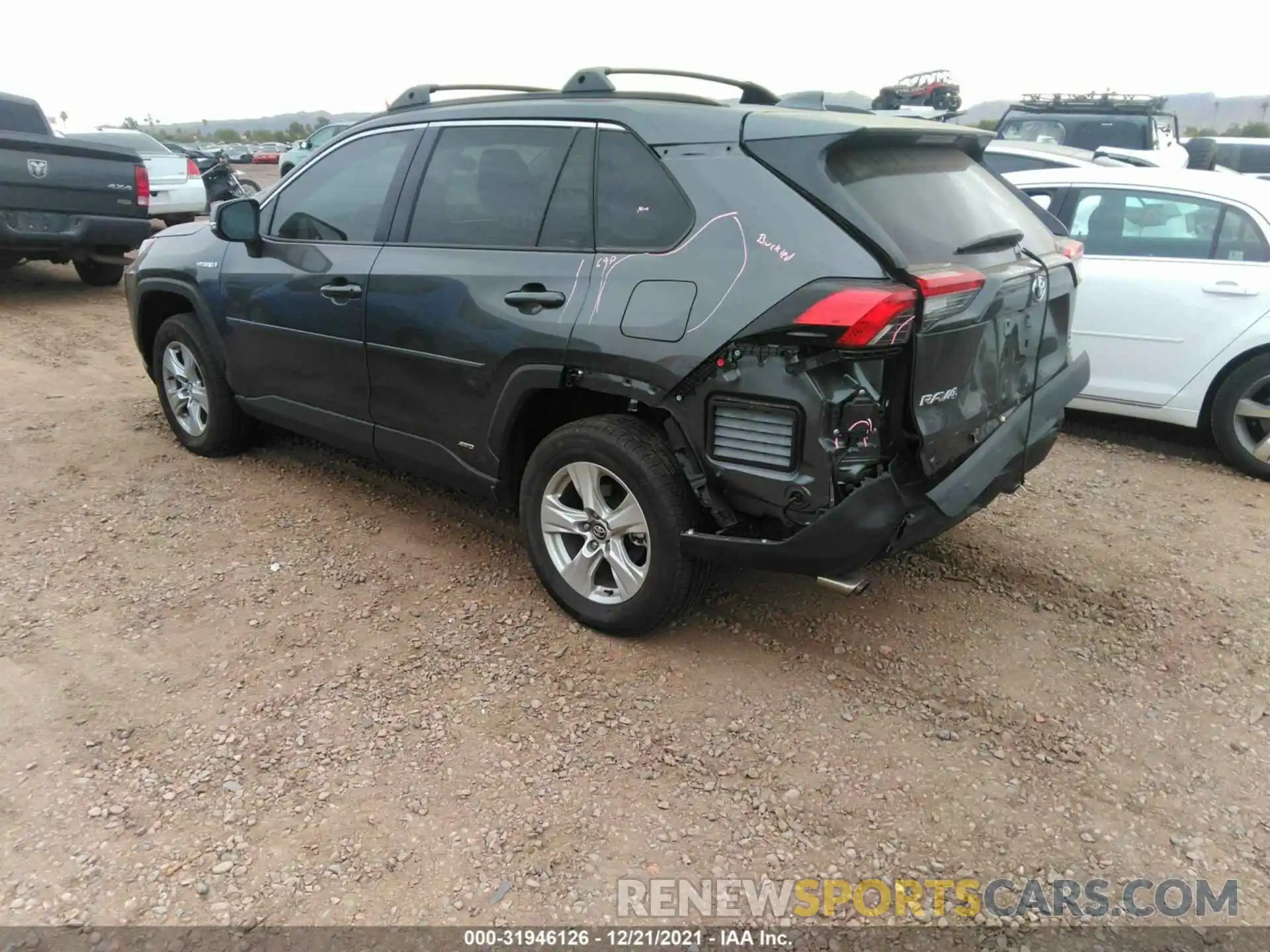 6 Photograph of a damaged car 4T3R6RFV5MU010196 TOYOTA RAV4 2021