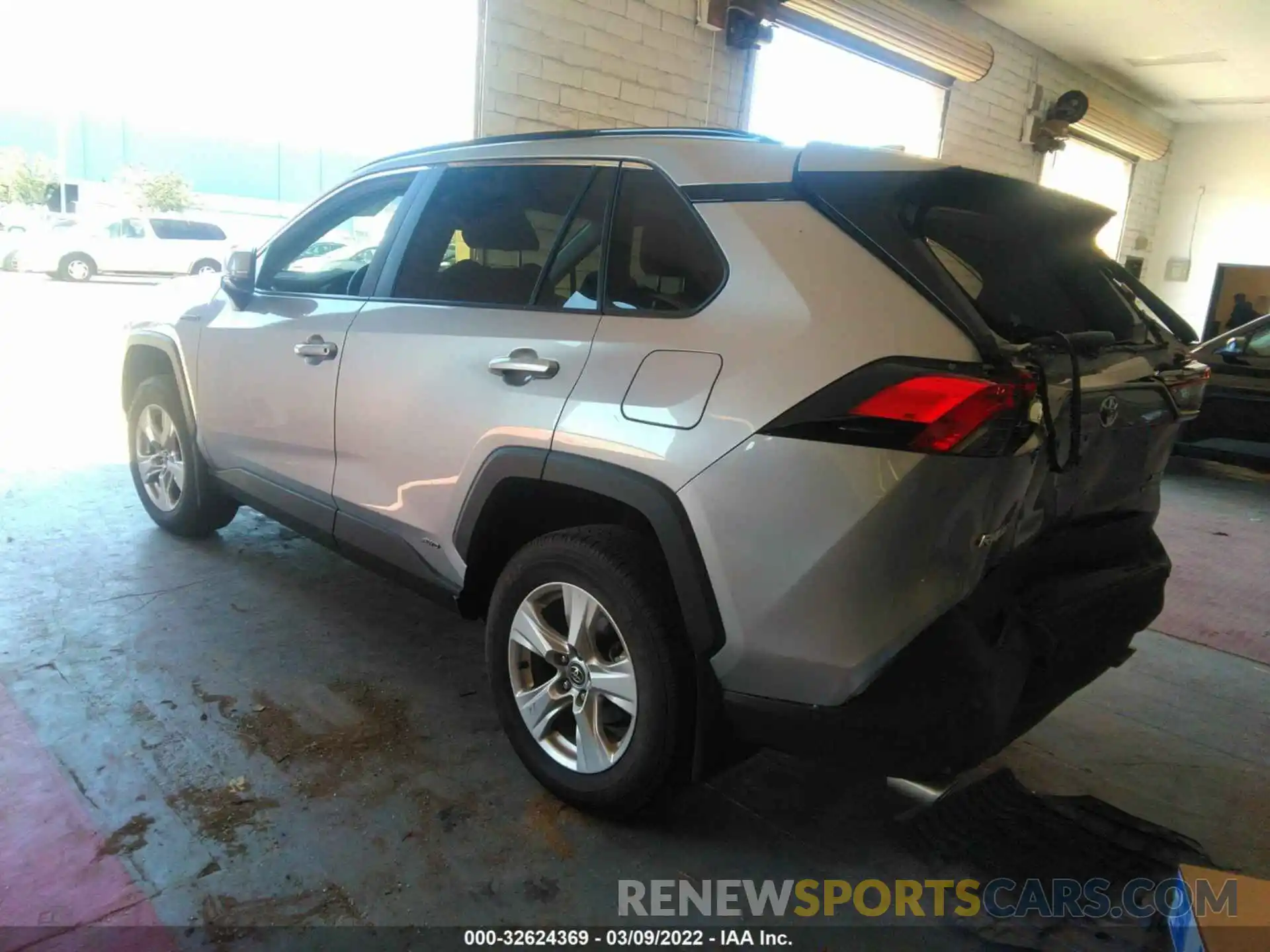 3 Photograph of a damaged car 4T3R6RFV5MU015138 TOYOTA RAV4 2021