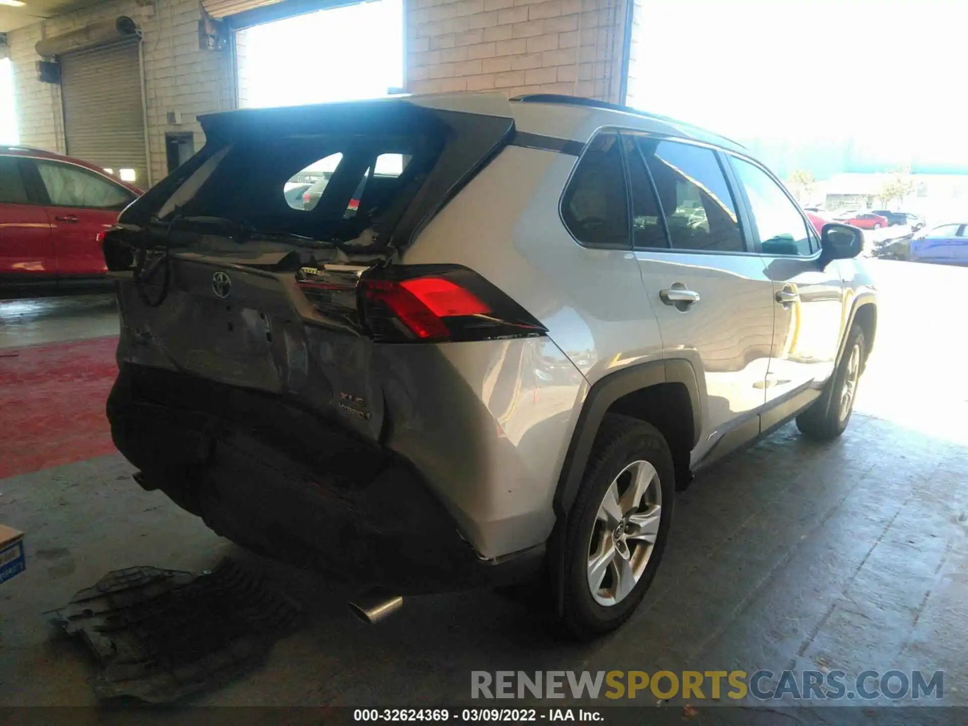 4 Photograph of a damaged car 4T3R6RFV5MU015138 TOYOTA RAV4 2021