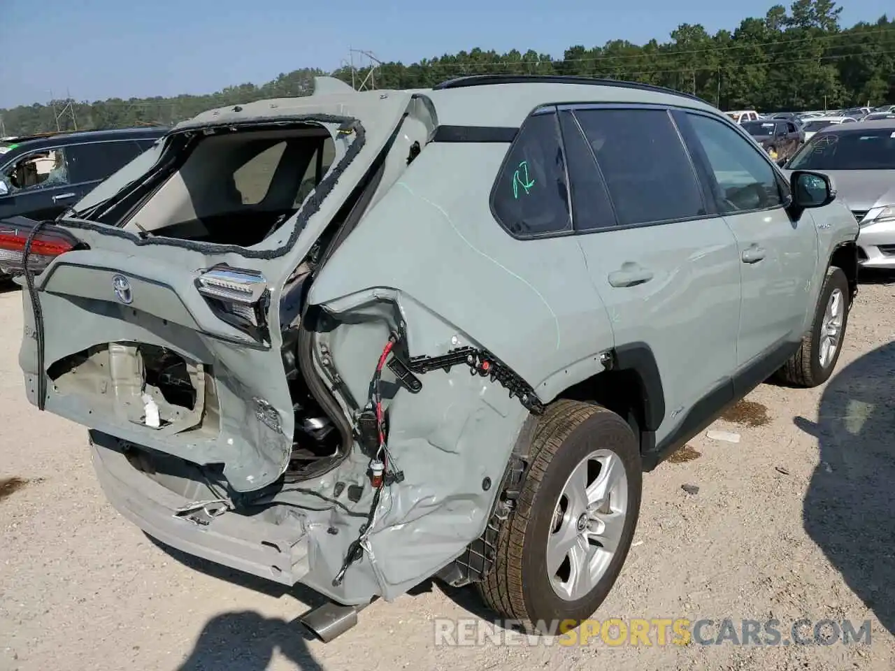 4 Photograph of a damaged car 4T3R6RFV5MU020257 TOYOTA RAV4 2021